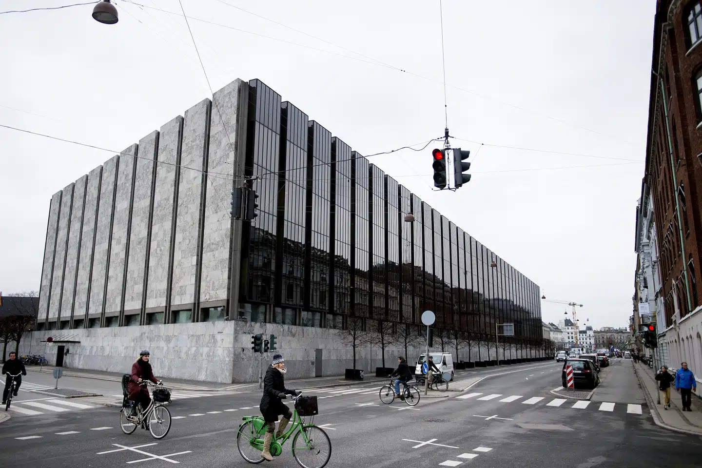 Nationalbanken stod færdig i 1978, byggeriet varede 13 år. Medarbejderne nægtede at flytte ud, da byggeriet stod på. Bygningen skal renoveres og denne gang skal medarbejderne flytte. (Arkiv). Liselotte Sabroe/Ritzau Scanpix