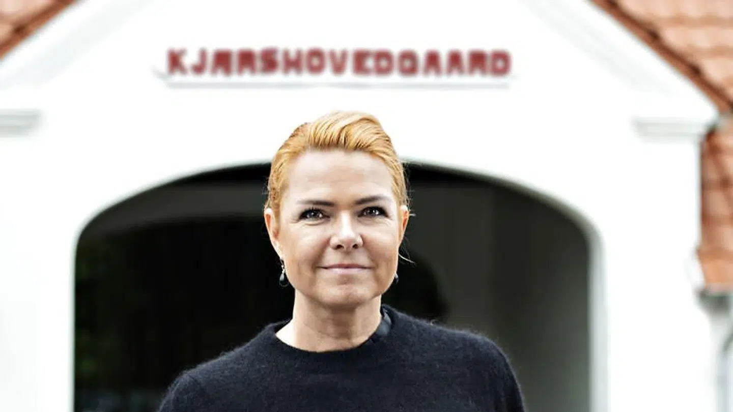 Udlændinge- og integrationsminister Inger Støjberg (V) foran Udrejsecenter Kærshovedgård.
