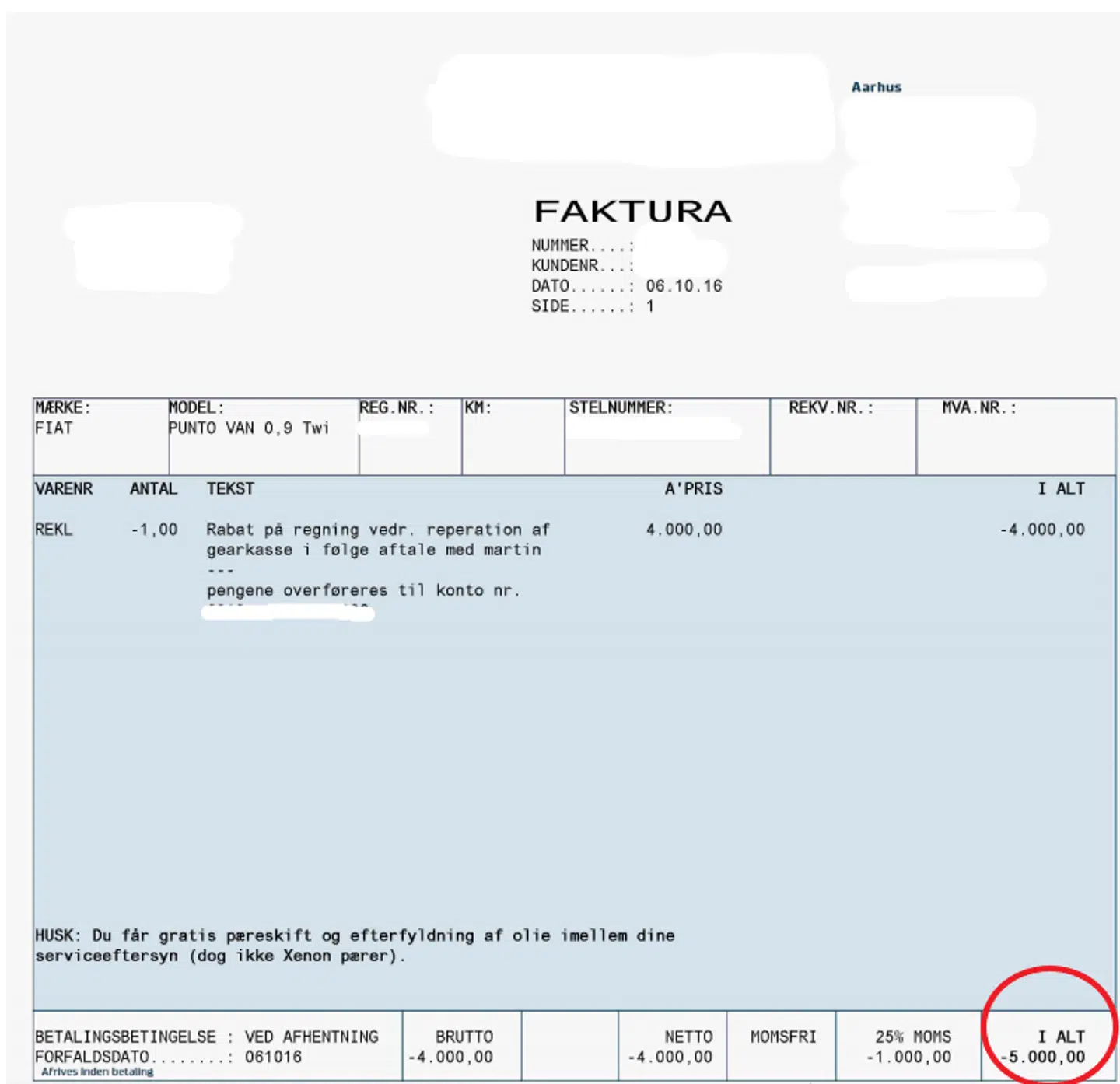 Af fakturaren fremgår det, at Benjamin og hans kæreste har fået en rabat på 5.000 kroner på gearkassen, men i virkeligheden er der tale om et nedslag, fordi de indvilgede i at fjerne anmeldelsen.
