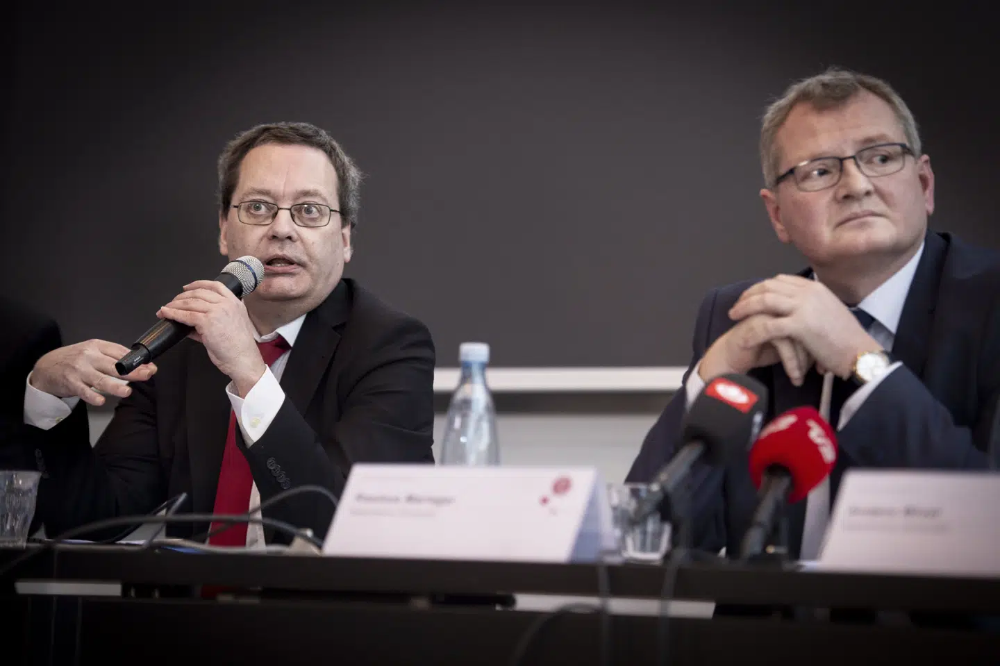 Regin Schmidt og Rasmus Mariager ved udredningen om Danmarks krigsdeltagelse offentliggøres, på Københavns Universitet tirsdag. Liselotte Sabroe/Ritzau Scanpix