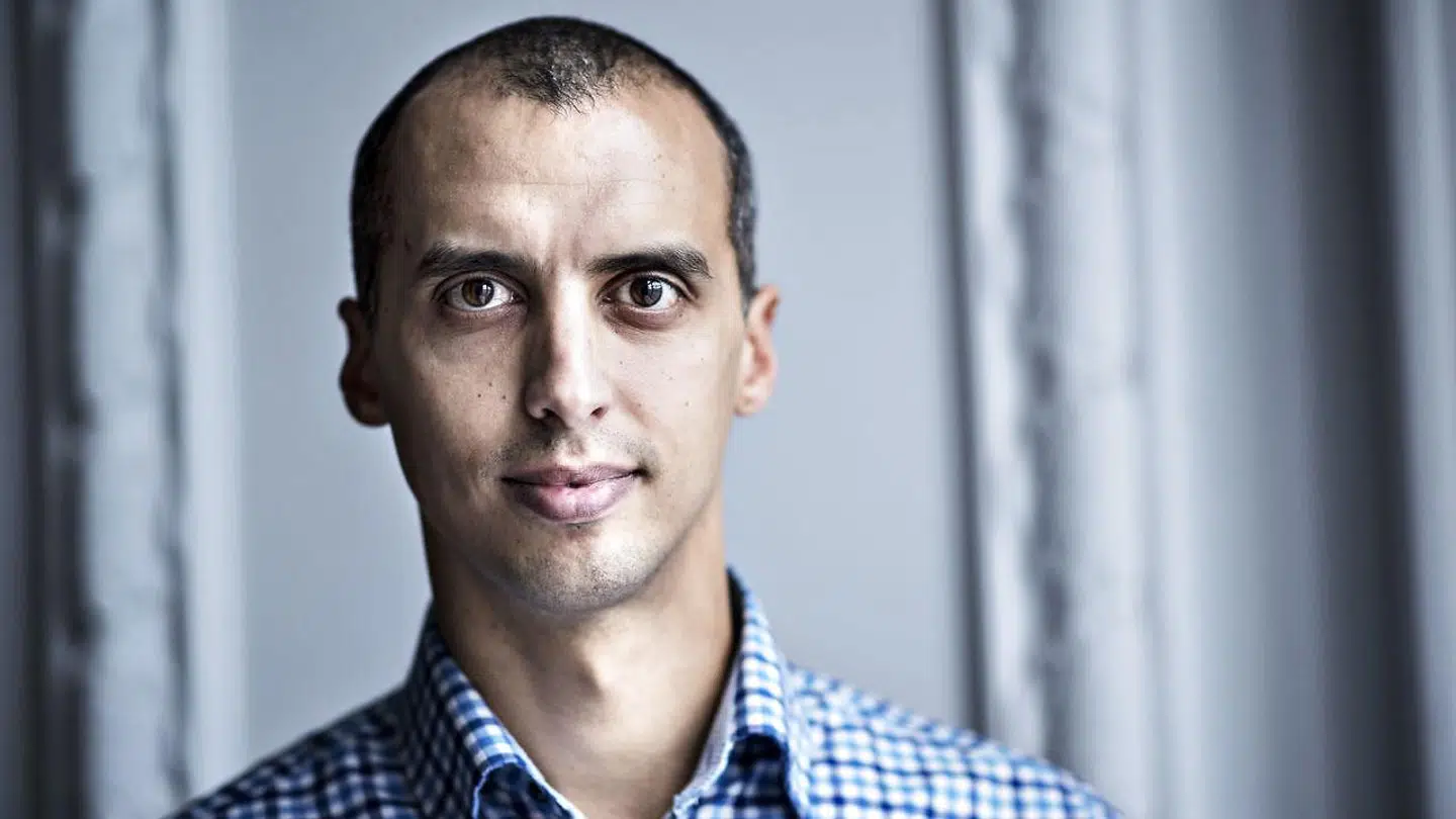 Mattias Tesfaye, Socialdemokratiets udlændinge- og integrationsordfører, bakker fuldtonet op om regeringens plan om at etablere et udrejse for afviste asylansøgere på Balkan.