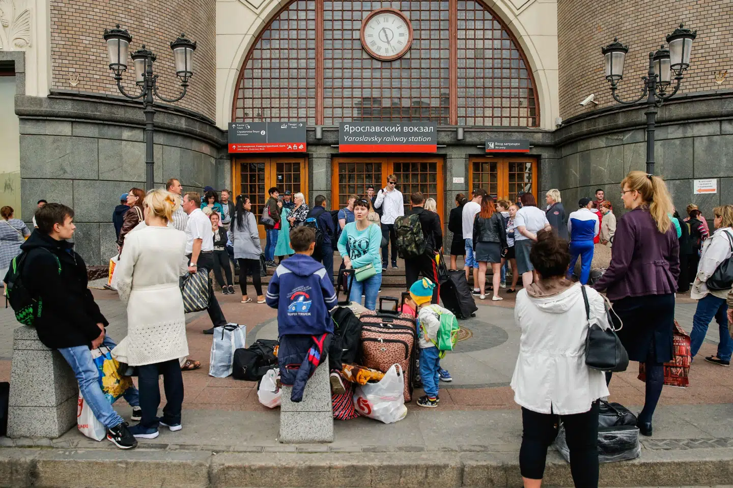 I september 2017 blev over 100.000 mennesker i Rusland evakueret i løbet af få dage som følge af en lang række falske bombetrusler i mere end 20 byer. Billedet her er fra togstationen Yaroslavsky i Moskva den 13. september 2017, hvor tusindvis af passagerer blev evakueret. Maxim Zmeyev/Ritzau Scanpix