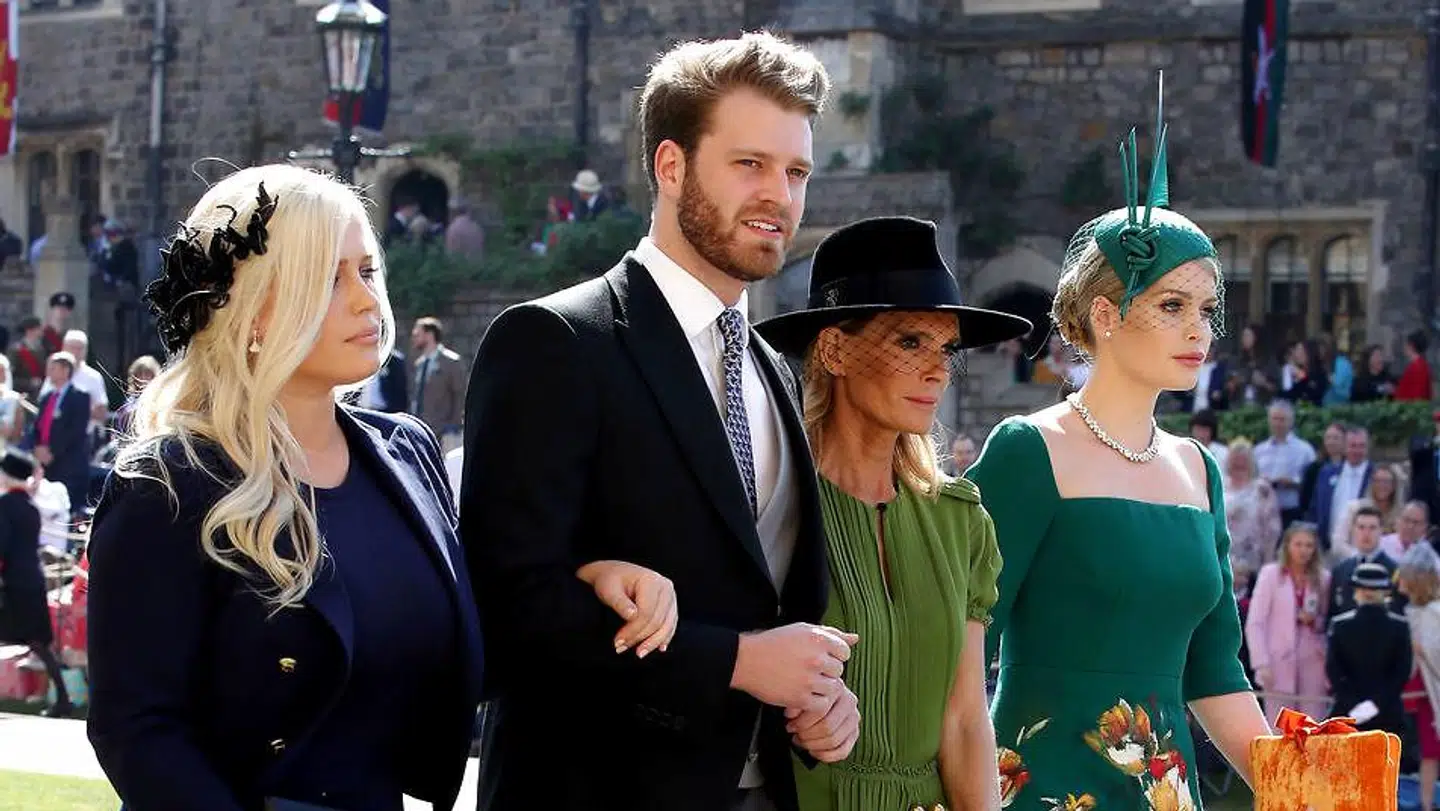 Eliza Spencer, Louis Spencer, Victoria Aitken og Kitty Spencer ankommer til Meghan Markle and Prince Harrys bryllup.
