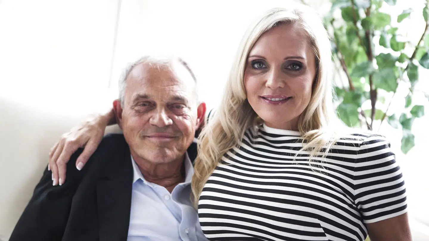 Karsten Ree har knust sin ene albue, fortæller hans hustru Janni Ree. Her er parret fotograferet sammen ved en tidligere lejlighed. (Arkivfoto)