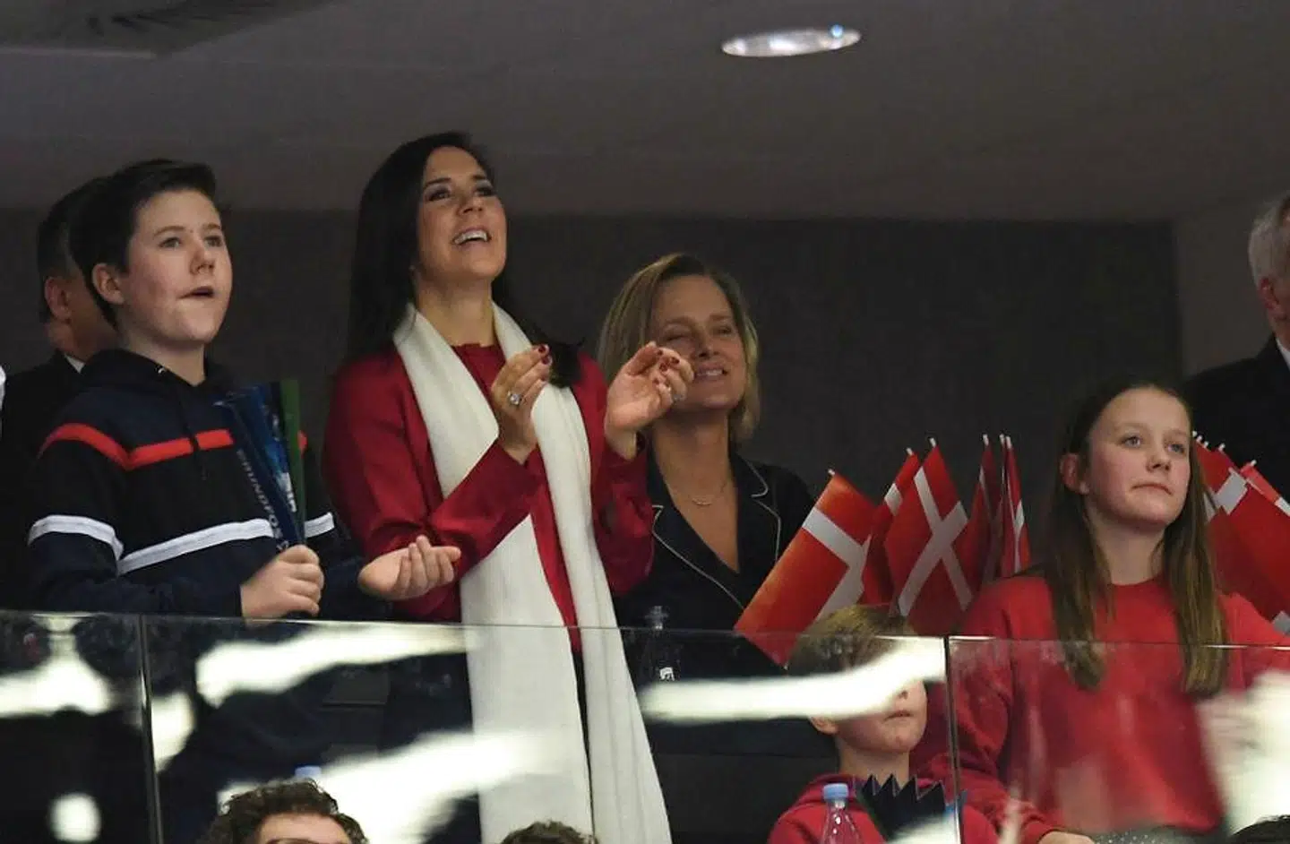 Kronprinsessen klappede om kap med sine børn i Jyske bank Boxen, Herning, Denmark 27. januar.