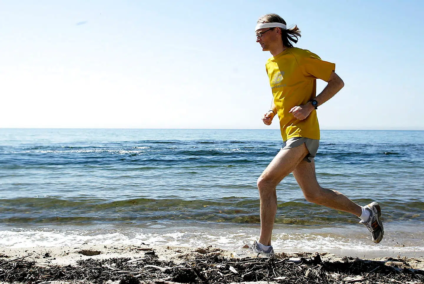 Den tidligere top-maratonløber, Henrik Jørgensen løber i naturen på Bornholm i maj 2005. Henrik Jørgensen døde af et hjertestop under sin daglige løbetur på Bornholm. Han blev 57 år gammel. Det skriver Ritzau, søndag den 27. januar 2019.. (Foto: Nanna Kreutzmann/Ritzau Scanpix)
