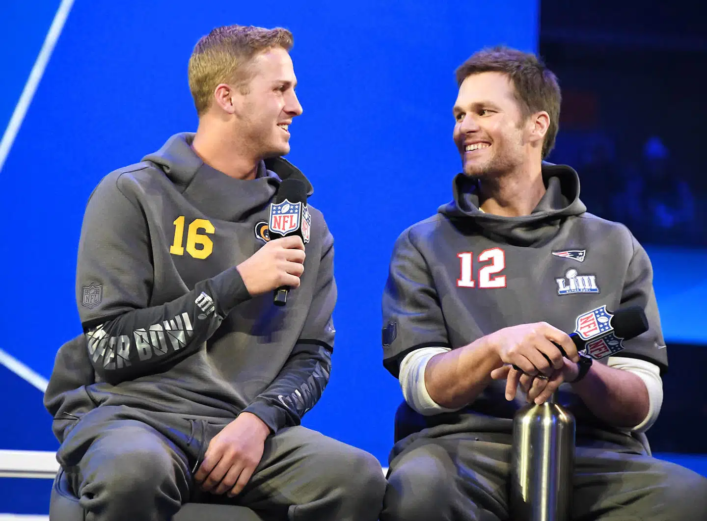 Jared Goff og Tom Brady interviewes forud for Super Bowl i Atlanta.