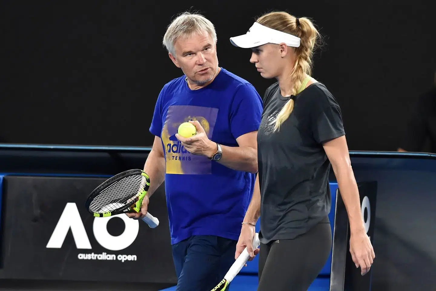 Piotr Wozniacki med kyndig vejledning til Caroline Wozniacki.