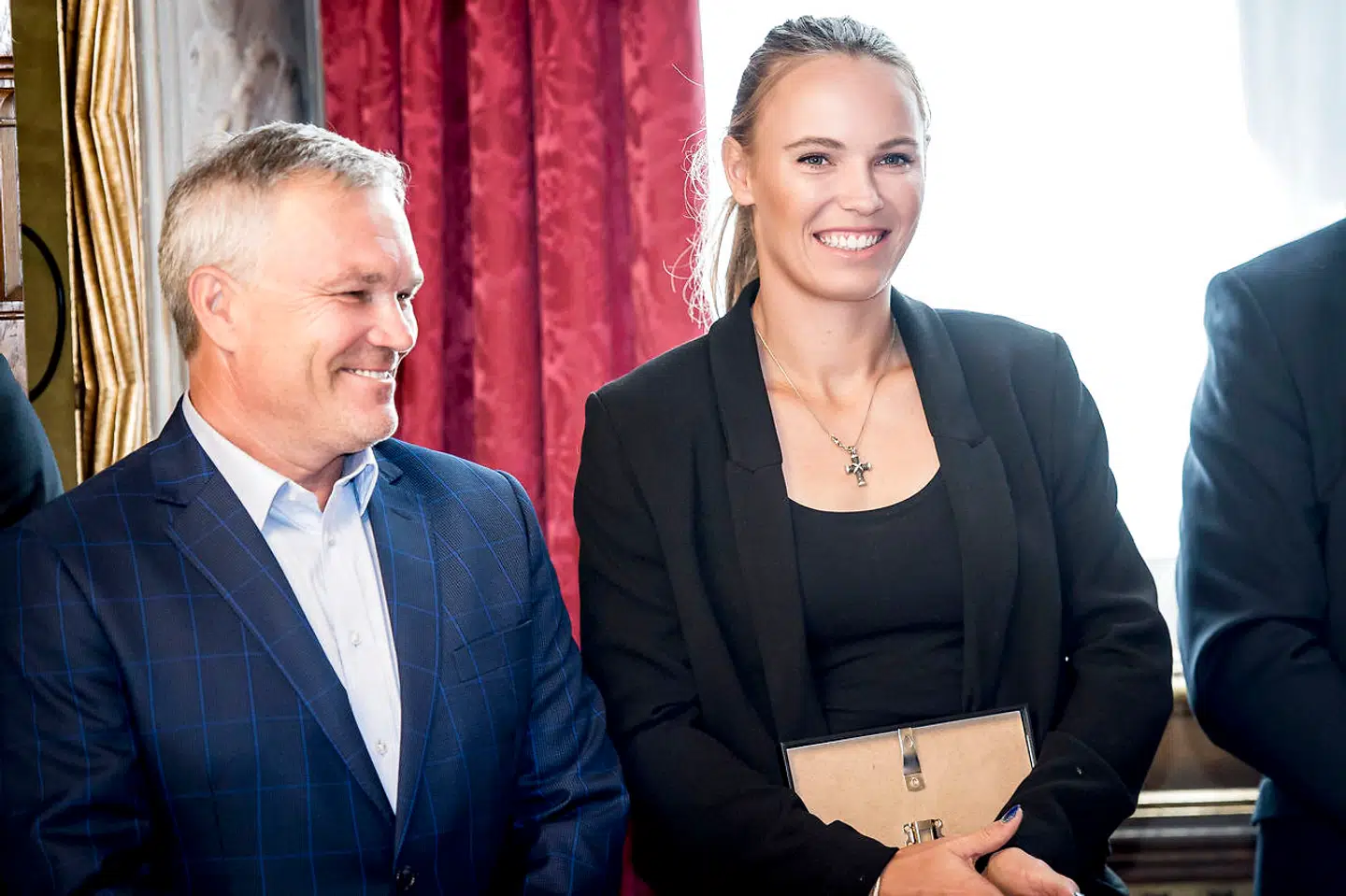 Piotr Wozniacki og Caroline Wozniacki under hendes hyldest på Københavns Rådhus oven på triumfen ved Australian Open i 2018.