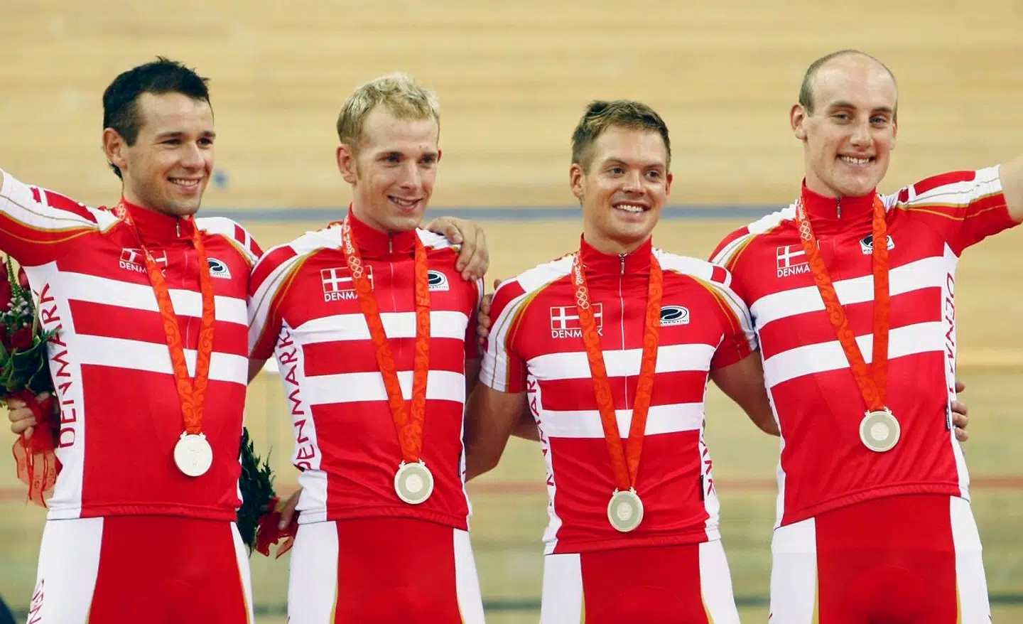 Ved OL i Beijing i 2008 vandt Danmark sølv i holdforfølgelsesløbet på cykelbanen. Fra venstre: Alex Rasmussen, Michael Mørkøv, Jens-Erik Madsen og Casper Jørgensen.