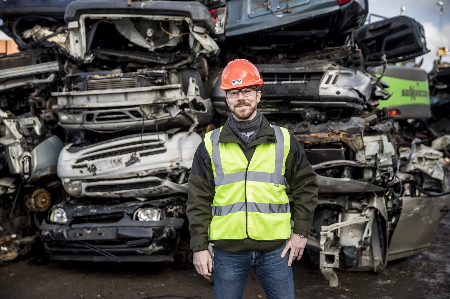 Miljø- og fødevareminister Jakob Ellemann-Jensen (V) besøgte onsdag skrotvirksomheden Stena. Med en forhøjet skrotpræmie på 5000 kroner håber regeringen at få 36.000 dieselbiler fra før 2006 væk fra vejene. Nikolai Linares/Ritzau Scanpix