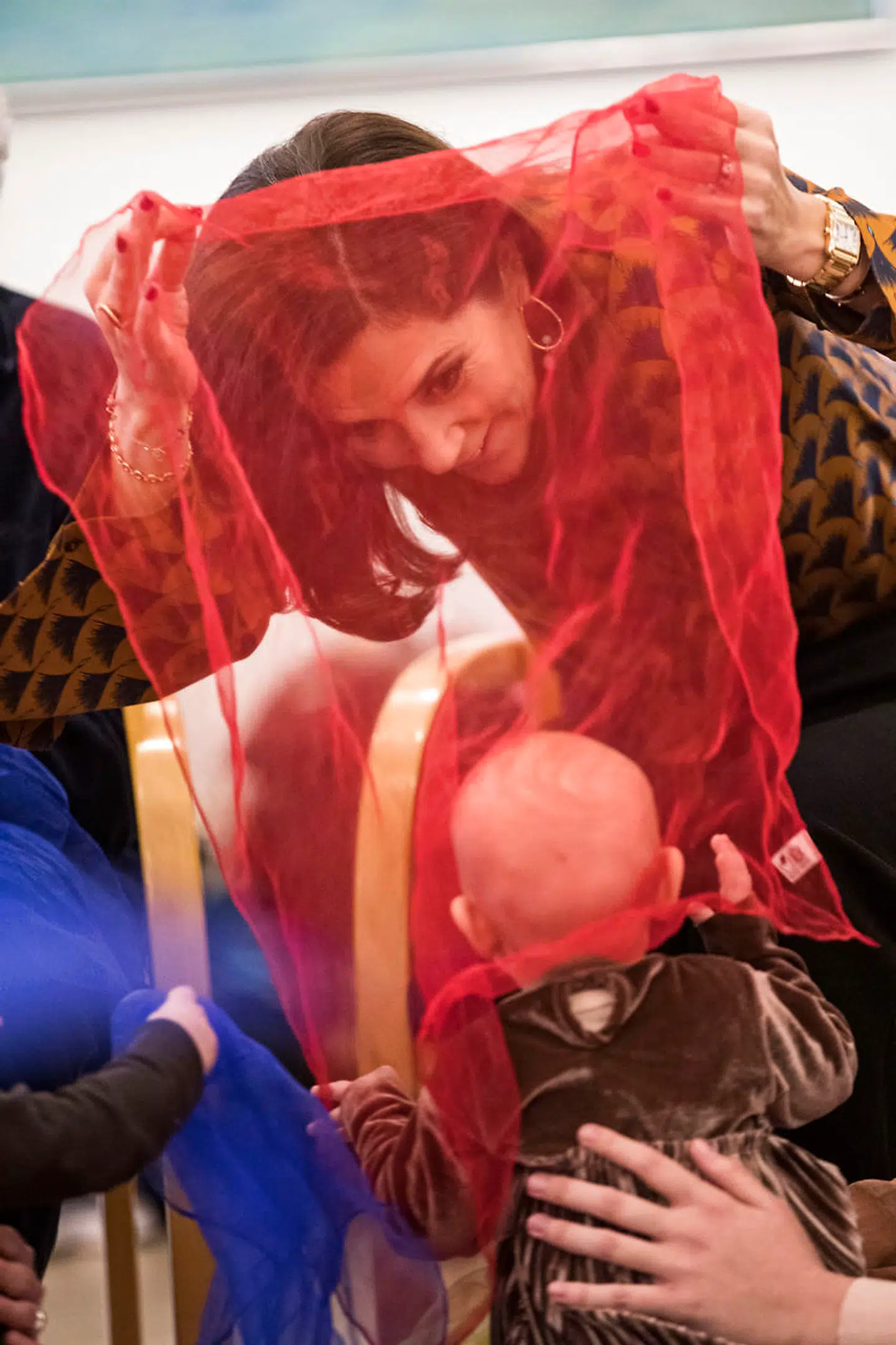 Der blev leget til legestue, da Kronprinsessen fik indsigt i den hyggelige atmosfære til arrangementerne holdt af 'Samværd'. (Foto: Mikkel Berg Pedersen/Ritzau Scanpix)