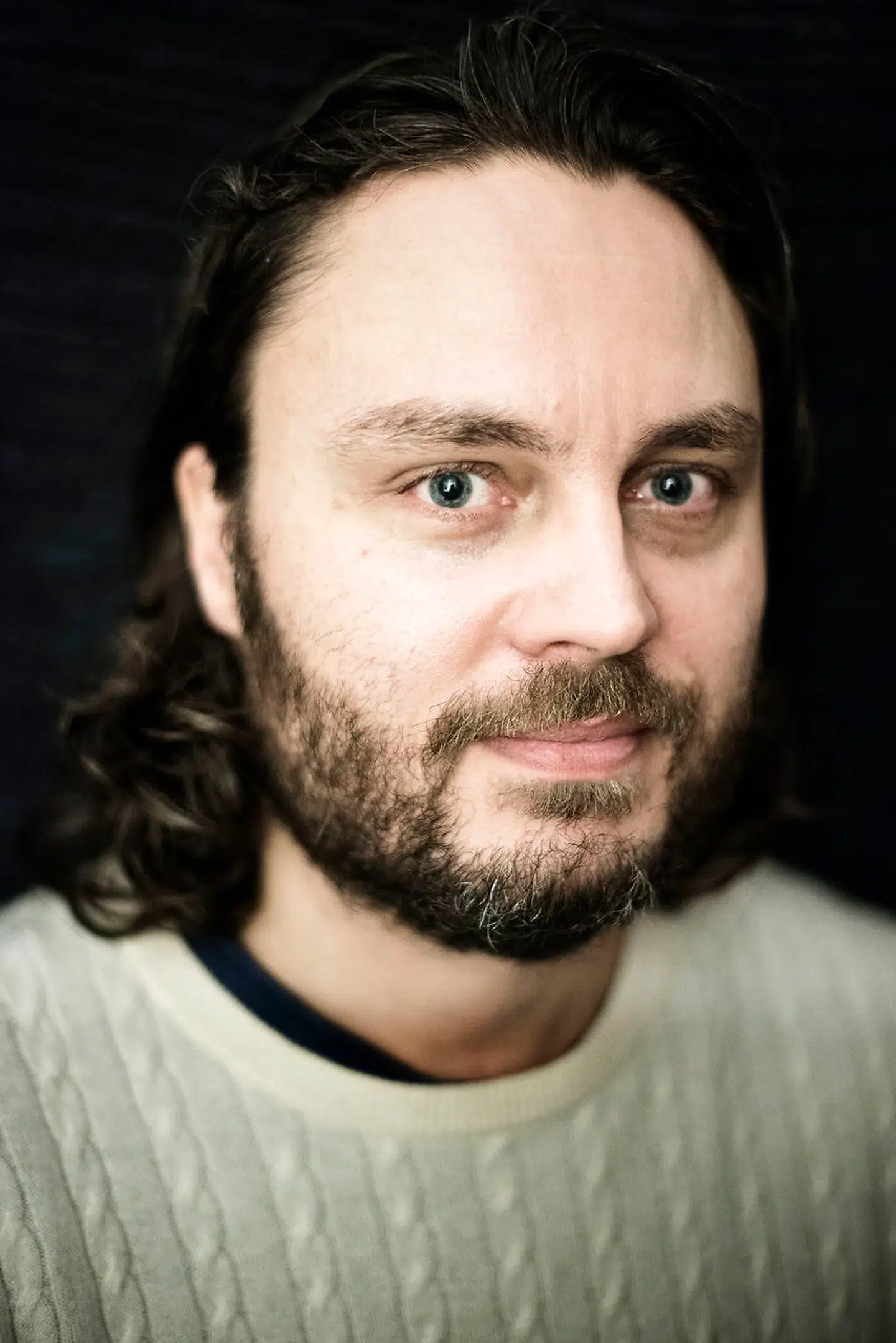 Per Brændgaard har udviklet krammemeditation. Fotograferet i sin lejlighed med journalist Jens Mouvielle som meditationsmakker fredag den 30. oktober 2015.