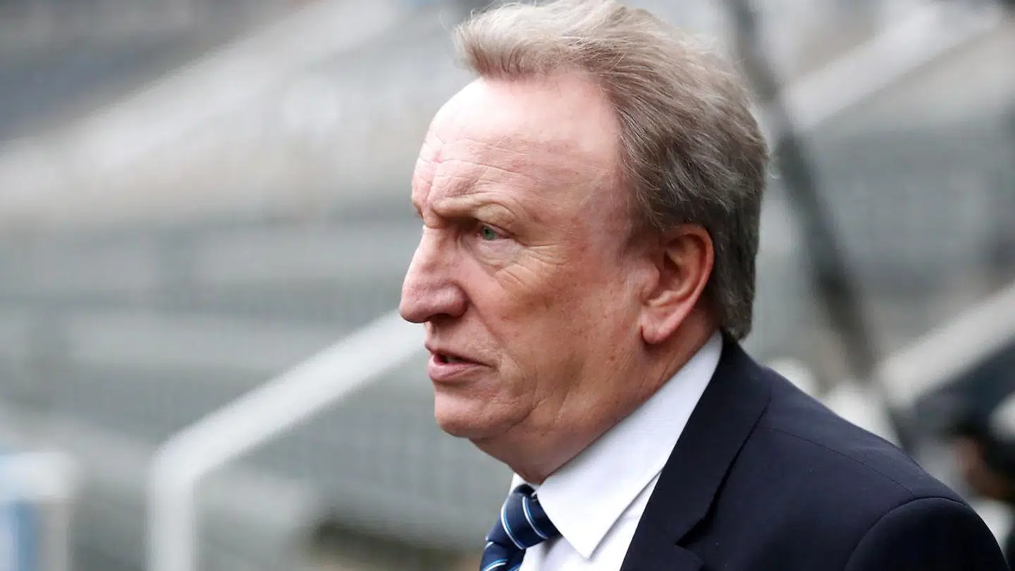 Cardiffs manager Neil Warnock holdt et meget følelsesladet pressemøde mandag.