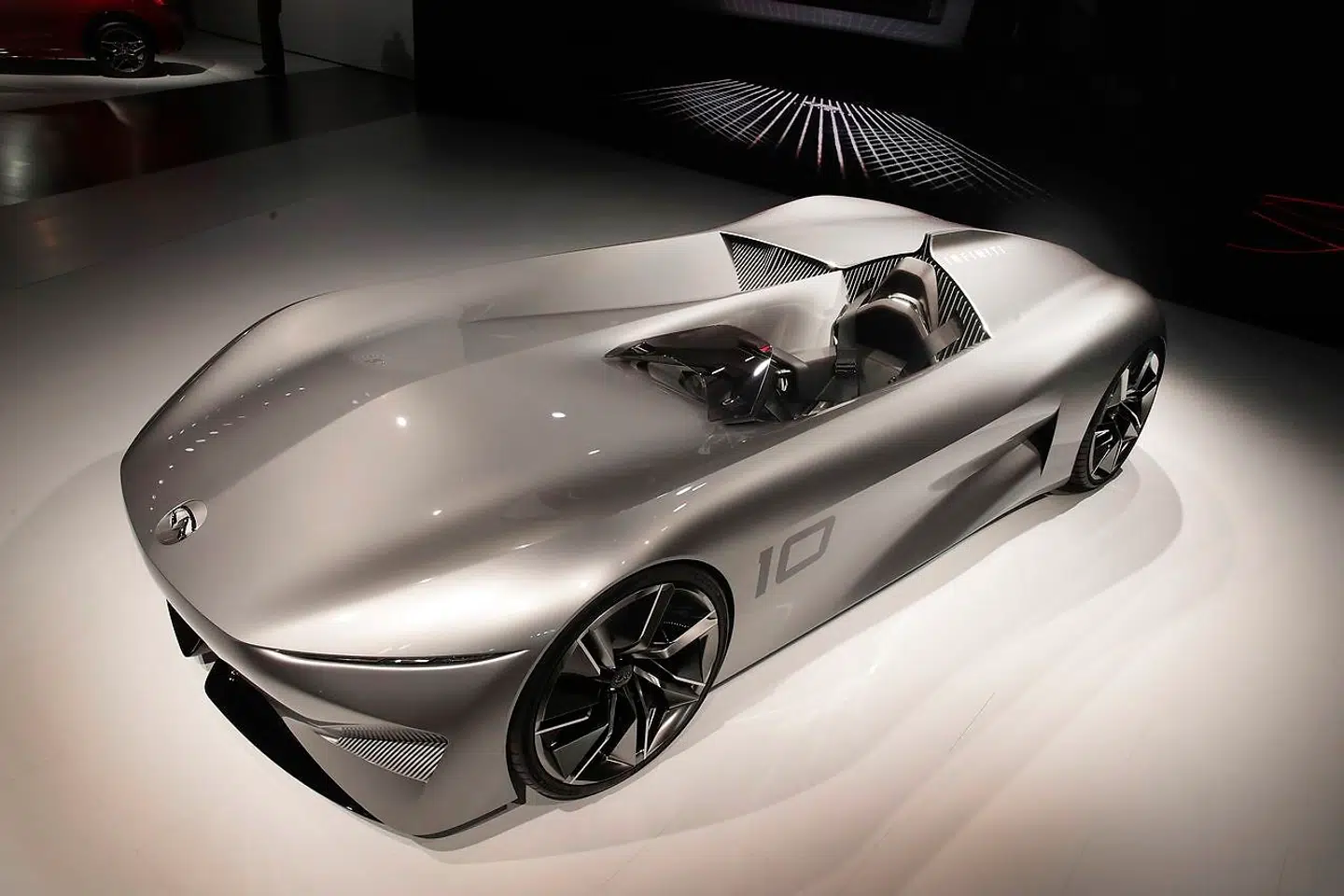 Drømmebil. Denne Infiniti model hører til de såkaldte 'concept'-biler. Modeller, der måske - måske ikke - vil bliver solgt engang ude i fremtiden.