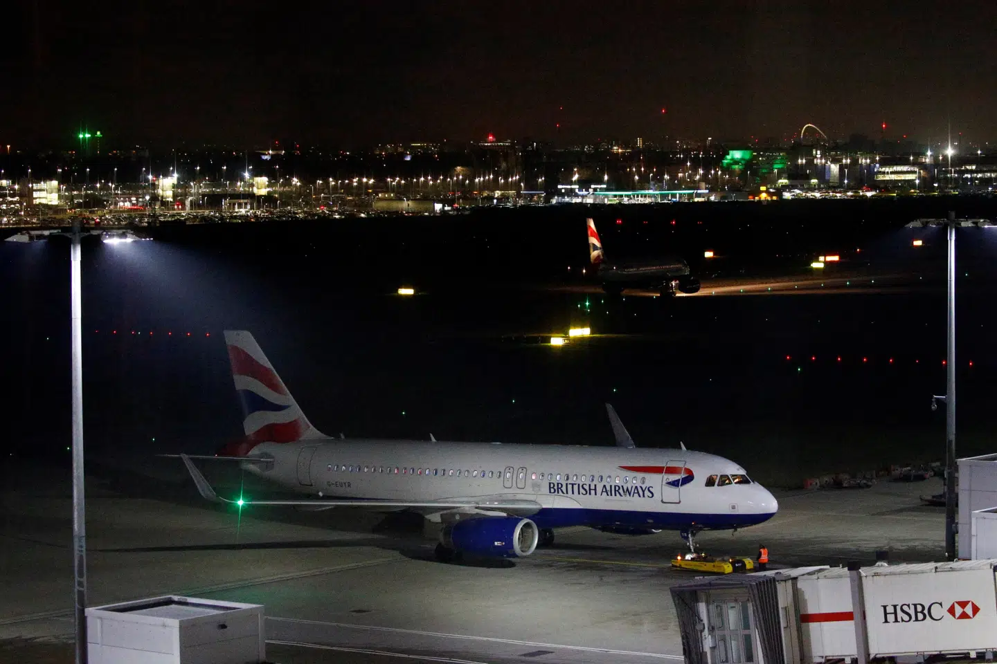 Hvis Storbritannien forlader EU uden en aftale, kan det blive dyrere, hvis man vil rejse fra Heathrow Lufthavn i London mod Danmark på et British Airways-fly som dette. Det forudser www.flyhjælp.dk. (Arkivfoto) Henry Nicholls/Reuters