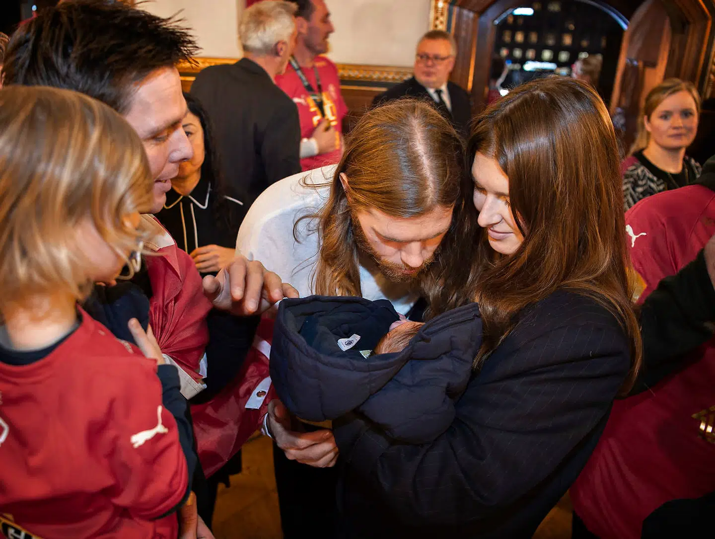 Det danske håndboldlandshold har vundet verdensmesterskabet og så går turen til den traditionelle fejring på Københavns Rådhus. Mandag 28.januar
