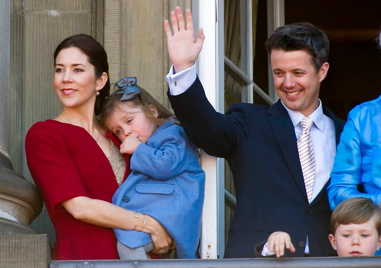 Den danske kongelige famlie på balkonen på Amalienborg ved fejringen af dronning Margrethes 70 års fødselsdag. Her var prinsessen mere tilbageholdende.