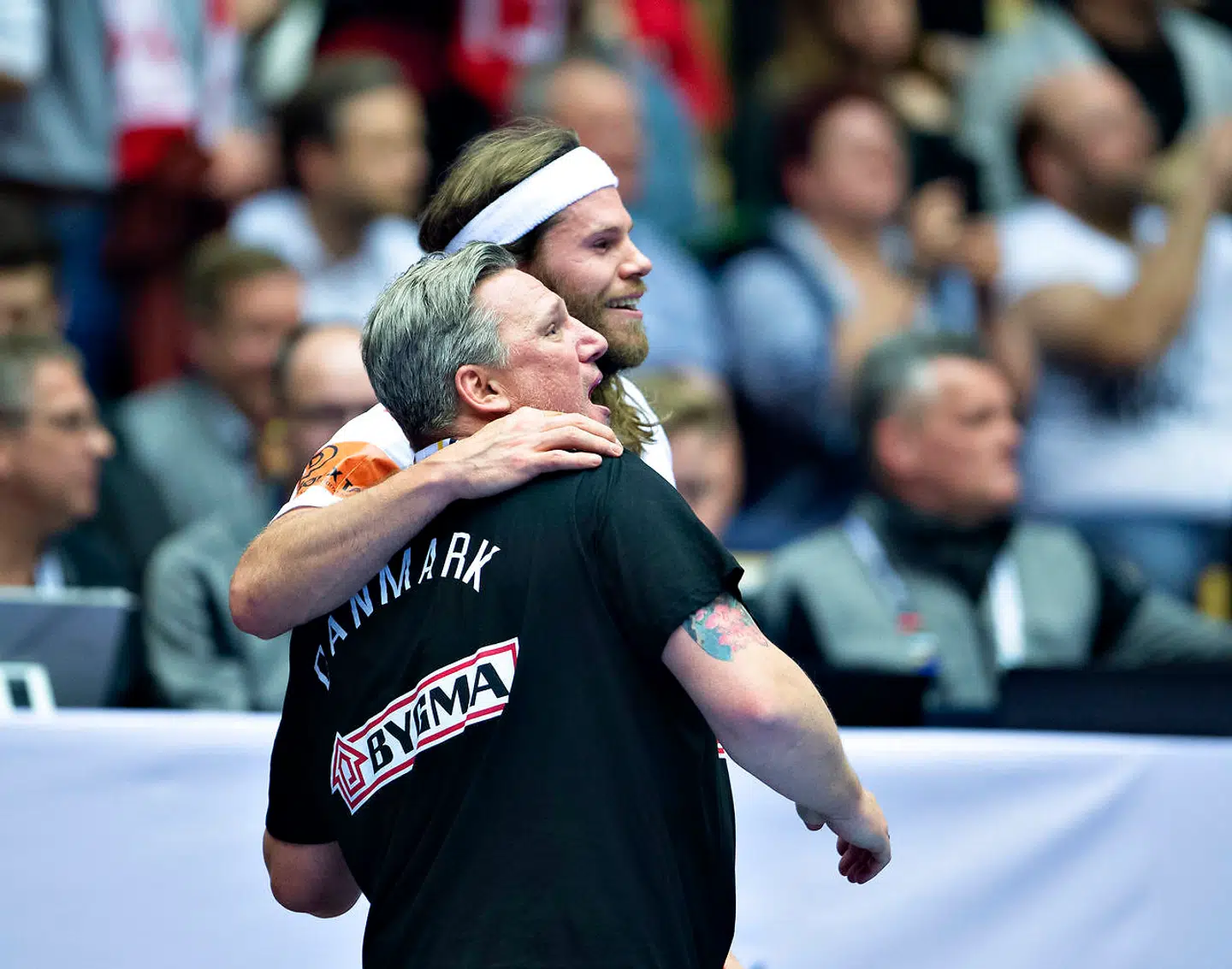 Coach Nikolaj Jacobsen of Denmark and Mikkel Hansen celebrates after the men's IHF Handball World Championship gold medal match between Denmark and Norway in Herning, Denmark, Sunday, Jan. 27, 2019. Det danske herrelandshold i håndbold, som søndag vandt VM-guld, kan til sommer se frem til at få en landstræner på fuld tid. Det åbner for en masse muligheder. Det skriver Ritzau, mandag den 28. januar 2019.. (Foto: Henning Bagger/Ritzau Scanpix)
