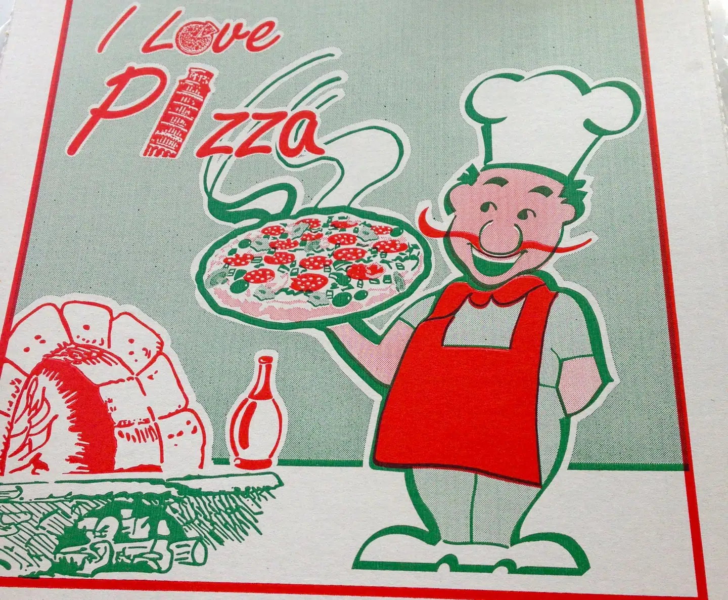 Til at begynde med havde 'I love pizza'-manden grønne bukser på. De er senere hen forsvundet på mystisk vis.