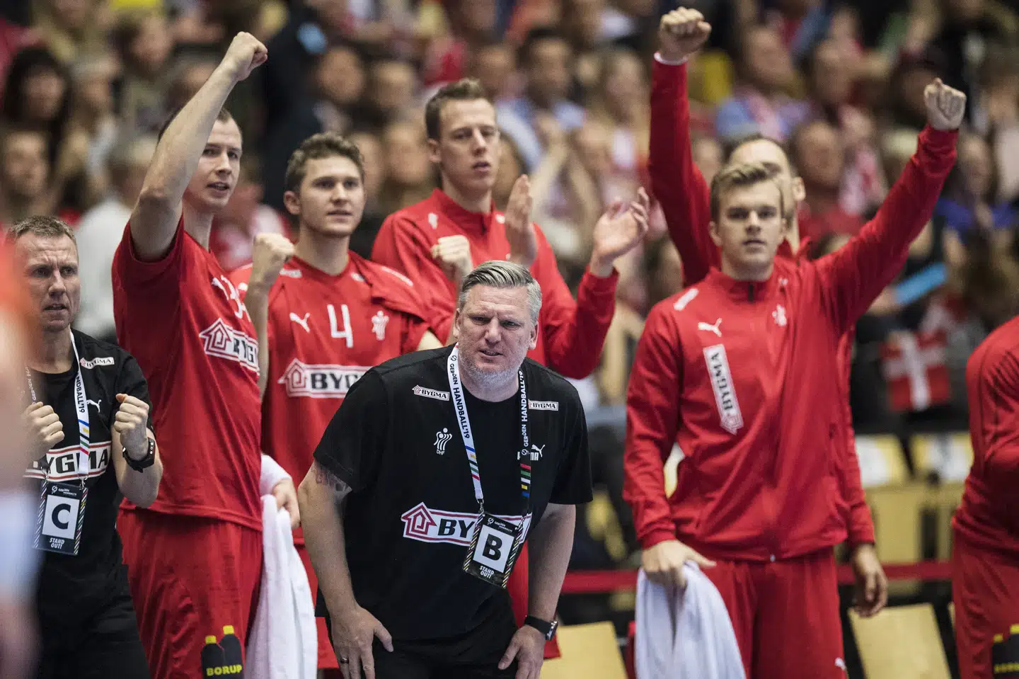 TV-seerne fulgte med i stuerne, da Danmark sikrede sig VM-guld søndag aften. Claus Fisker/Ritzau Scanpix