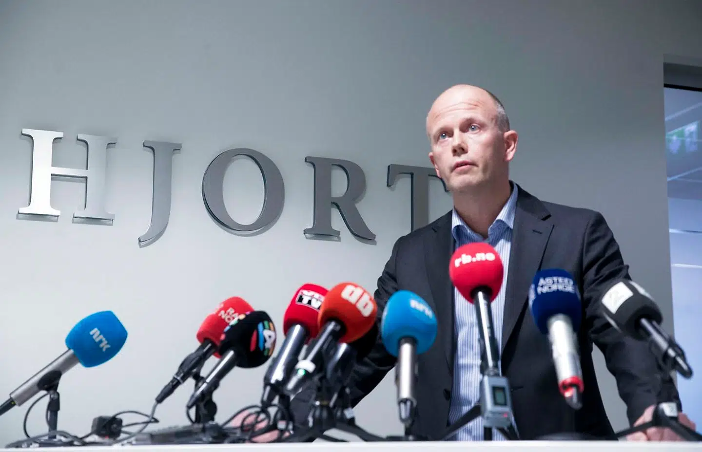 Advokat Svein Holden fortæller om den seneste udvikling i sagen om den forsvundne milliardærfrue Anne-Elisabeth Hagen på et pressemøde i Oslo.