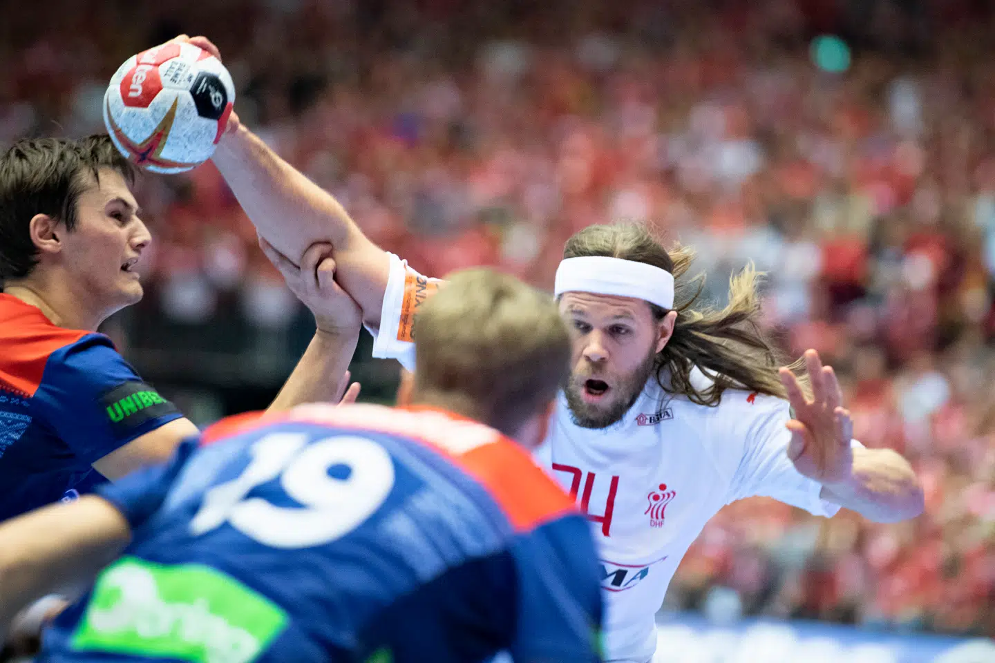 Mikkel Hansen of Denmark and Magnus Abelvik Rød of Norway during the men's IHF Handball World Championship gold medal match between Denmark and Norway in Herning, Denmark, Sunday, Jan. 27, 2019.. (Foto: Henning Bagger/Ritzau Scanpix)