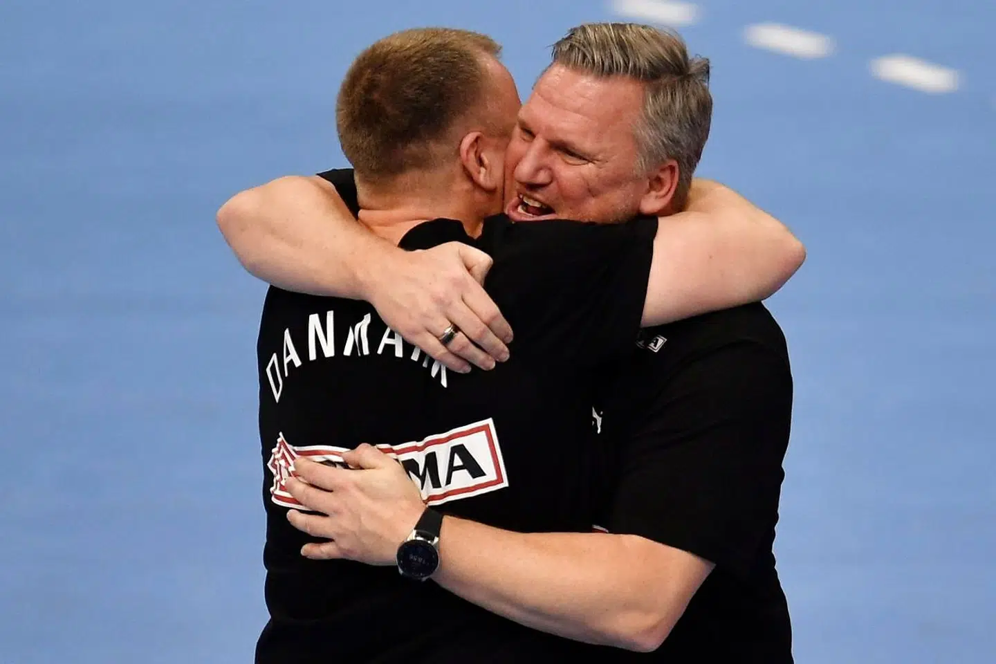 Nikolaj Jacobsen og assisterende træner Henrik Kronborg, efter finalepladsen blev sikret.