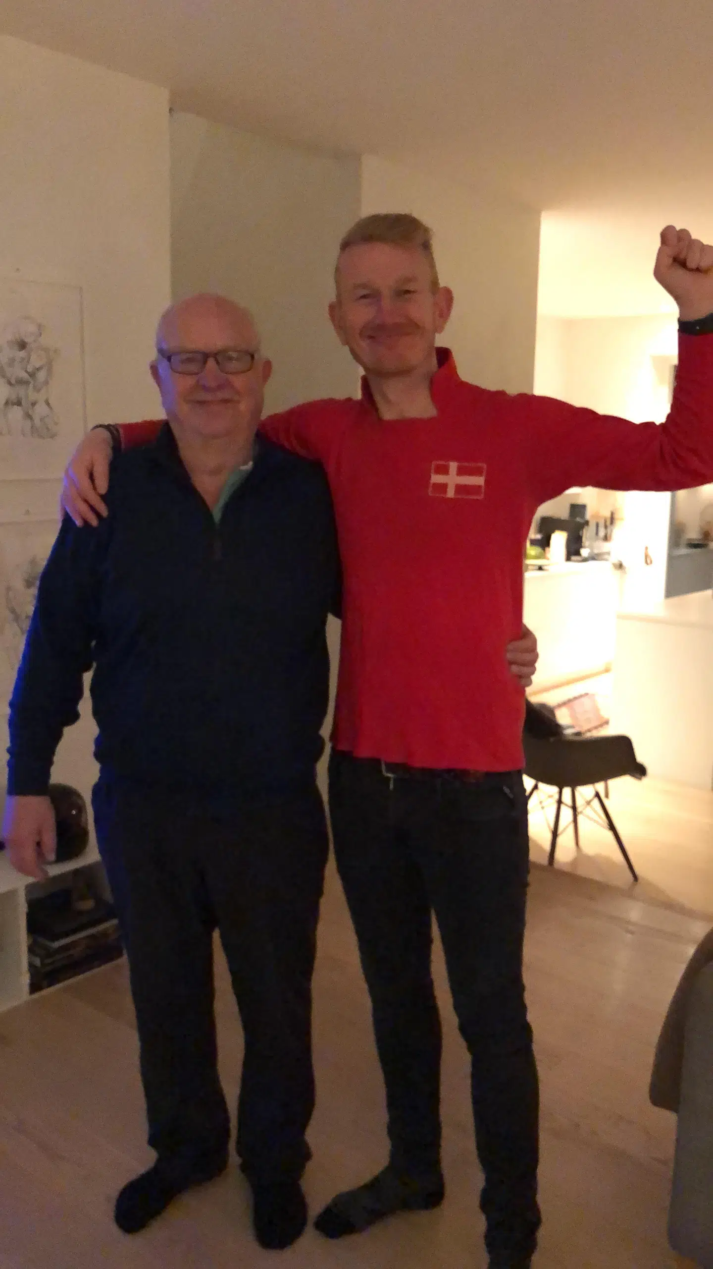 Gunnar Jürgens sammen med sin søn, Michel, iført landsholdstrøjen fra 1967.