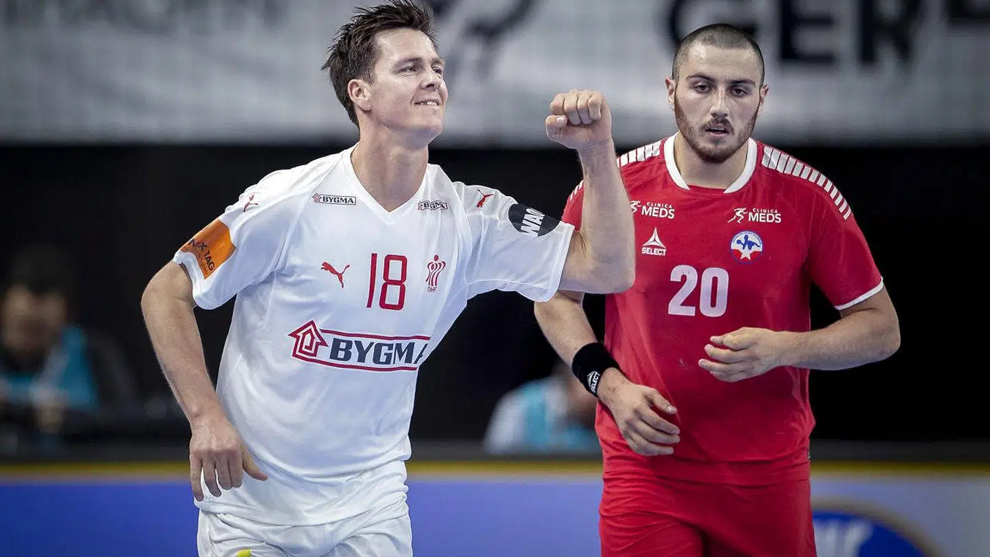 Hans Lindberg under kampen mod Chile.