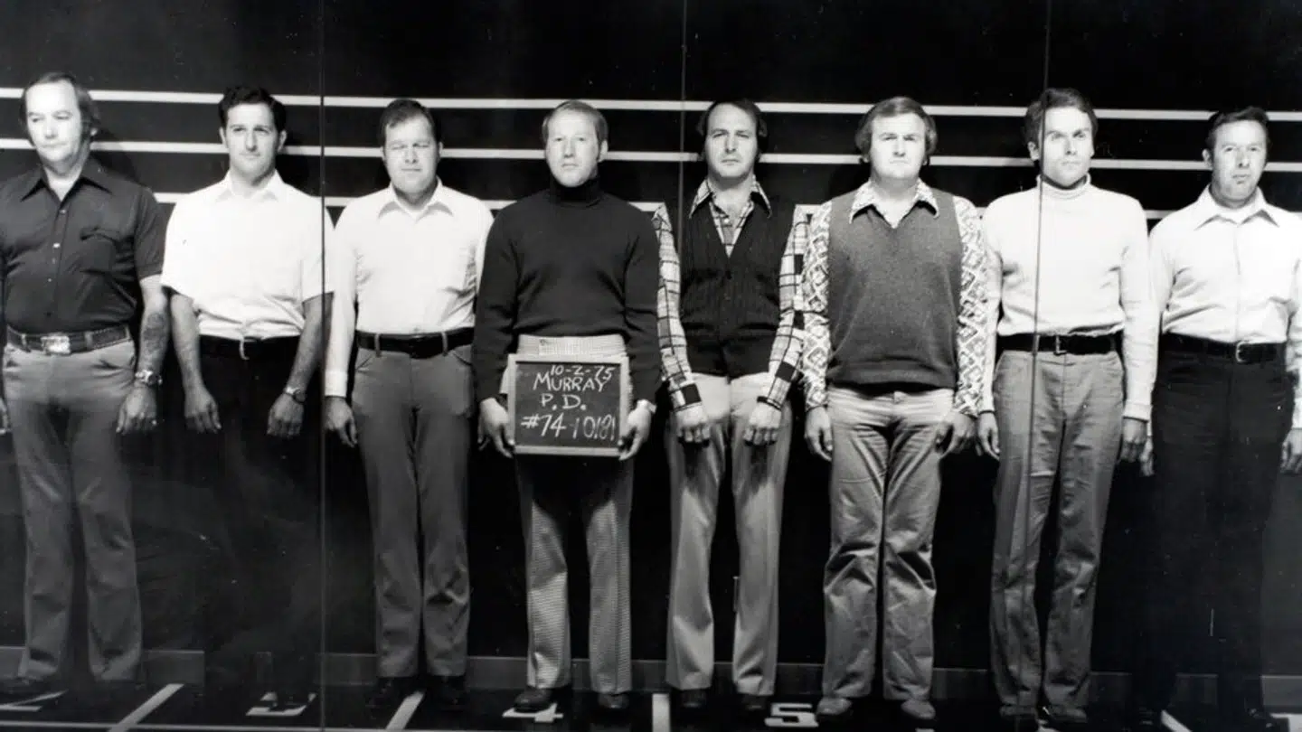 Her ses den 'lineup', som Ted Bundy blev stillet op i for at blive identificeret.