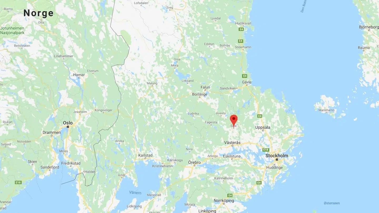 Tre personer er fundet døde i byen Sala nord for Stockholm.