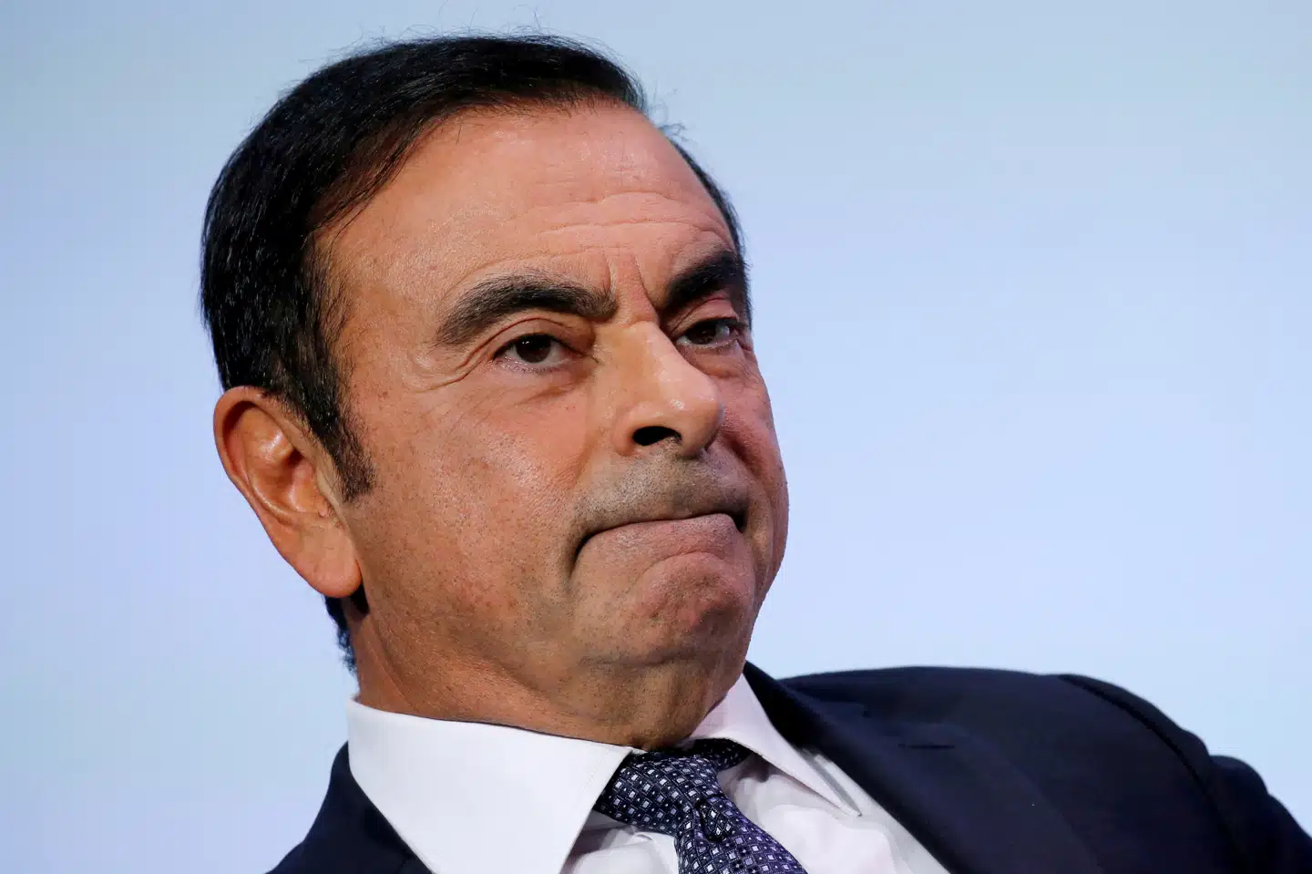 Carlos Ghosn har angiveligt trukket sig frivilligt fra sin post som bestyrelsesformand i Renault. Dermed har han mistet den sidste bestyrelsespost i sit bilimperium. Regis Duvignau/Reuters
