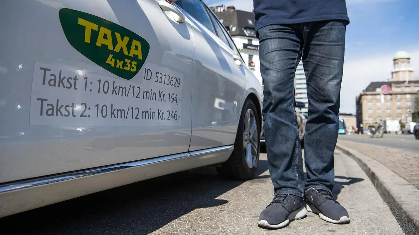 Liberaliseringen af taxiloven gav selskaberne ret til at indføre højere priser. Men allerede før lovændingen trådte i kraft, var priserne på taxiture eksploderet, viser nye tal fra Danmarks Statistik.