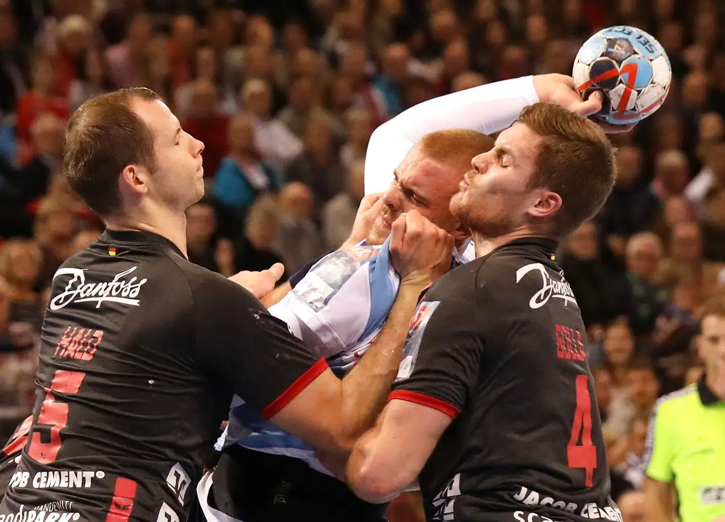 Simon Hald (tv.) spiller i dag håndbold i Bundesligaen og Champions League hos tyske Flenburg-Handewitt.