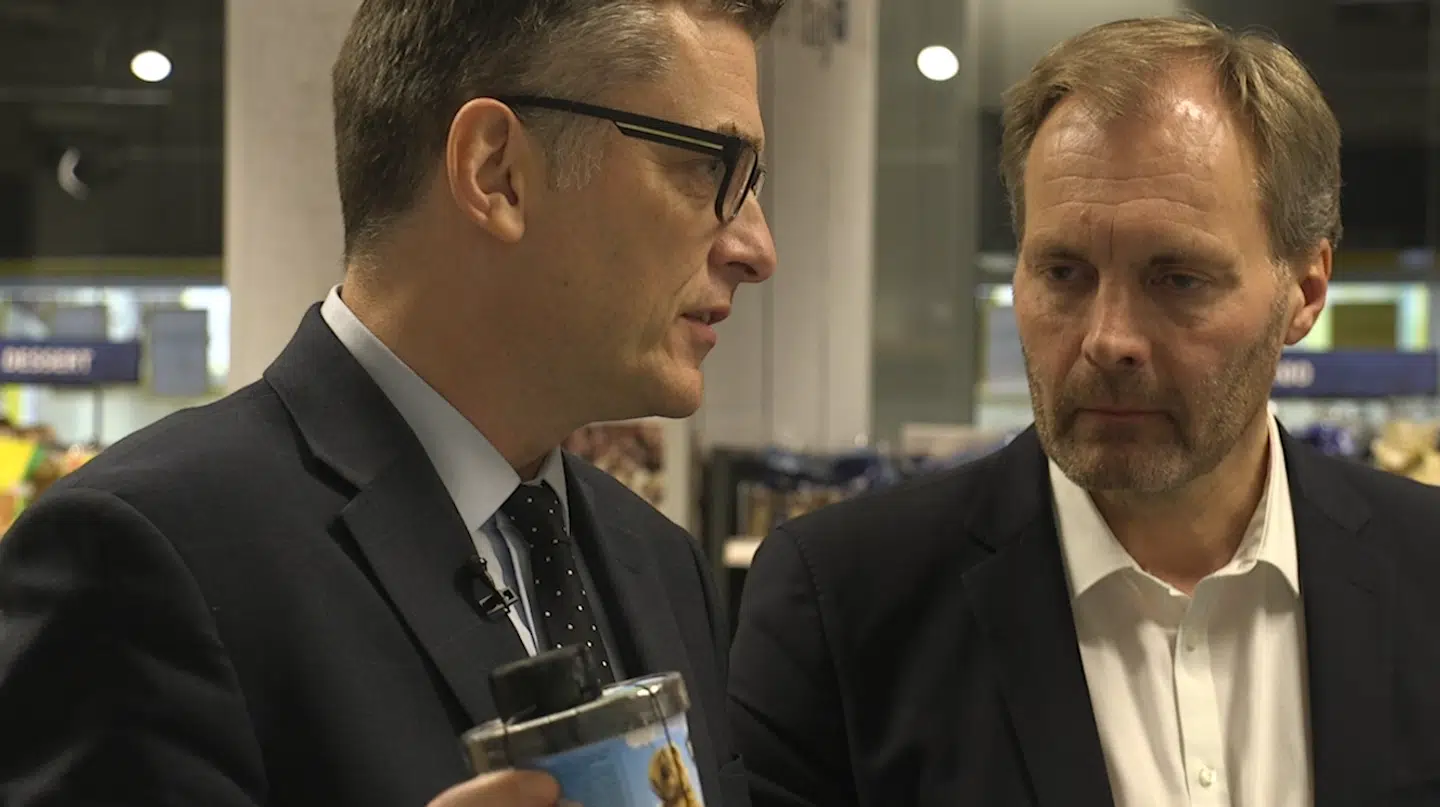 Jan E. Jørgensen (V) og Peter Skaarup (DF) er ikke helt enige om, hvordan man skal dæmme op for de mange butikstyverier.