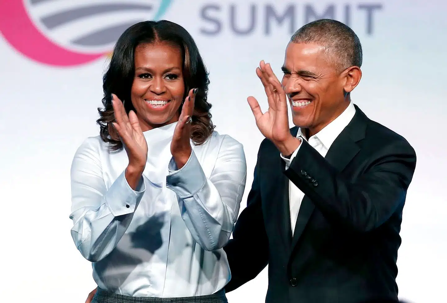 Det tidligere præsidentpar, Michelle og Barack Obama, fotograferet ved Obama Foundation-mødet i Chicago, Illinois, i november 2018. De har stiftet selskabet Higher Ground Productions, der skal producere indhold til Netflix.