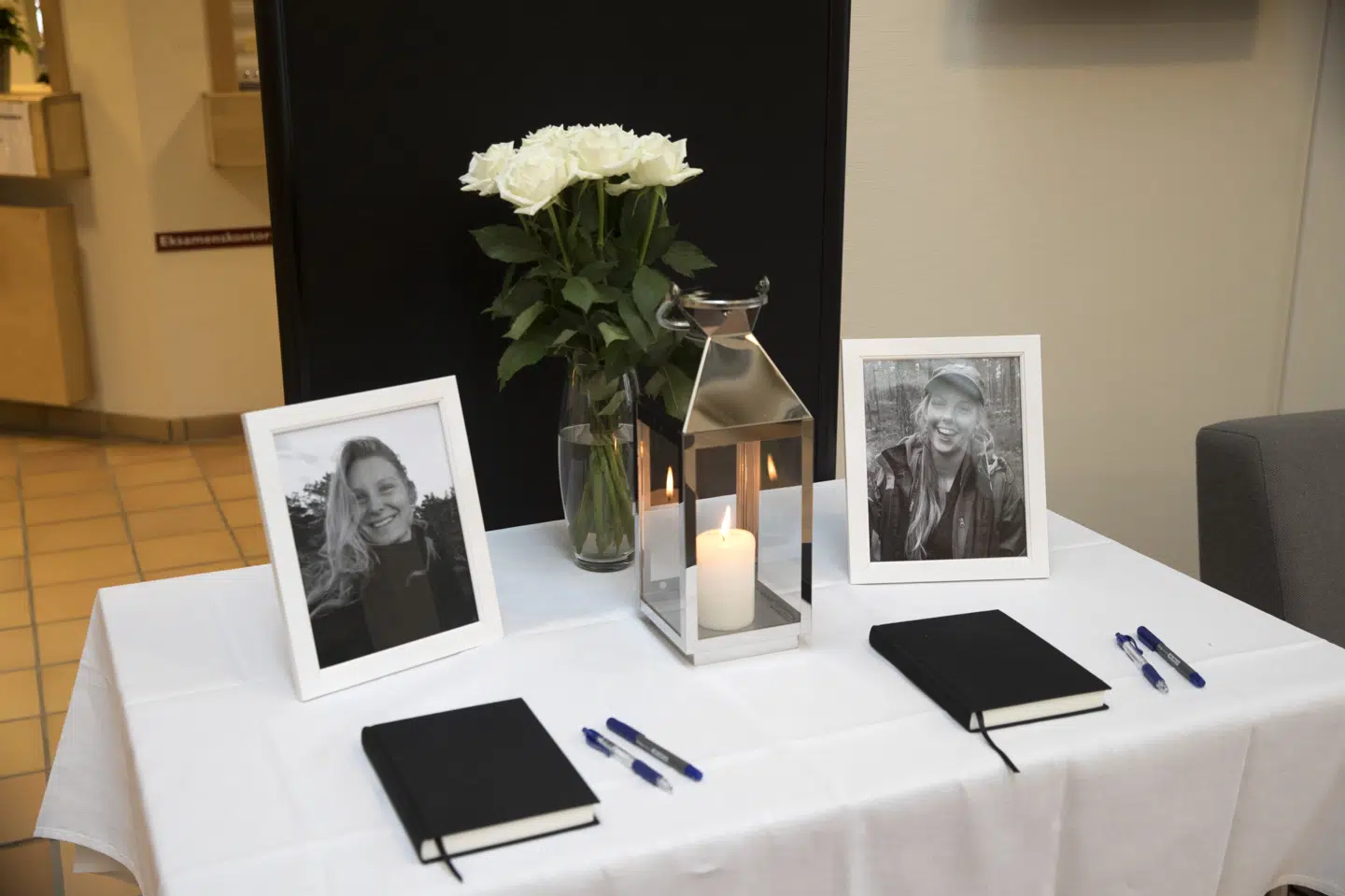 Maren Ueland og Louisa Vesterager Jespersen blev mandag den 7. januar mindet med to minutters stilhed på Universitetet i Sørøst-Norge. Bendiksby, Terje/Ritzau Scanpix