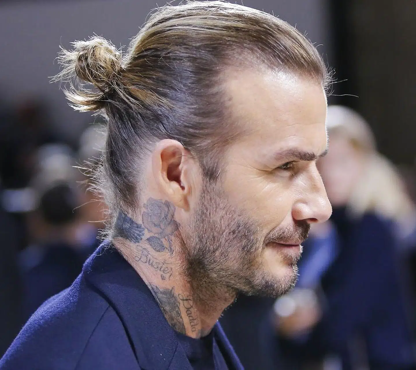 Stilikon: Udover sit fodboldspil er David Beckham også kendt som stilikon og trendsætter. Og det er ikke kun tøjet, såvel som de tiltagende tatoveringer, David Beckham kan trække overskrifter med. Det er også de skiftende frisurer. Her ses han med stramt hår og opbundet hestehale under ’New York Fashion Week’, 10. september 2017. New York, USA.