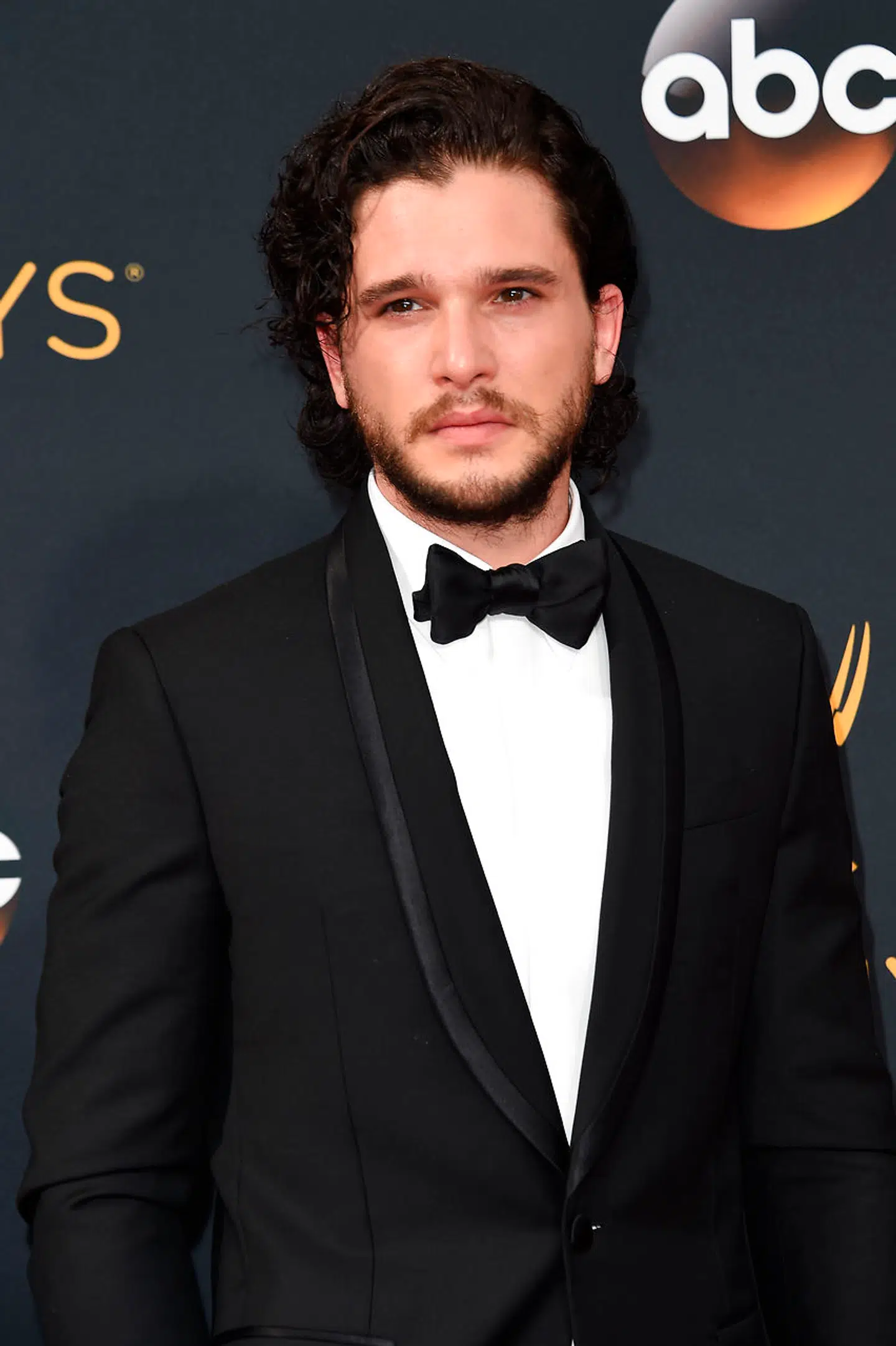 Kit Harington spiller Jon Snow, som er en af de helt store helte i serien der kæmper sig op fra bunden og er et symbol på godhed.