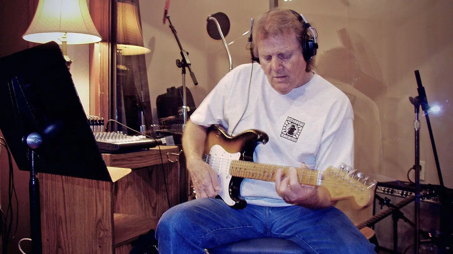 Sidste år udsendte Reggie Young sit eneste soloalbum 'Forever Young'.