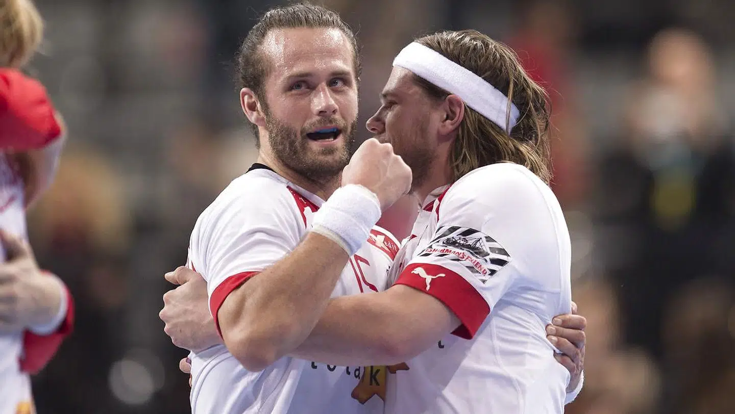 Jesper Nøddesbo og Mikkel Hansen da de var kollegaer på landsholdet. Førstnævnte er nu stoppet i rødt og hvidt.