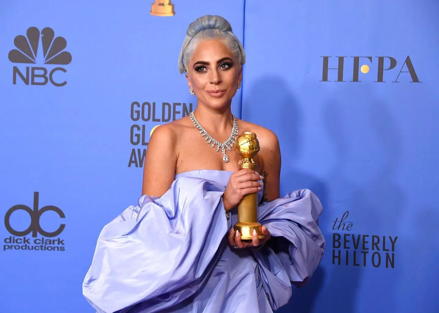 Lady Gaga er én af de mange musikstjerner, der nu siger undskyld for deres samarbejde med R. Kelly.