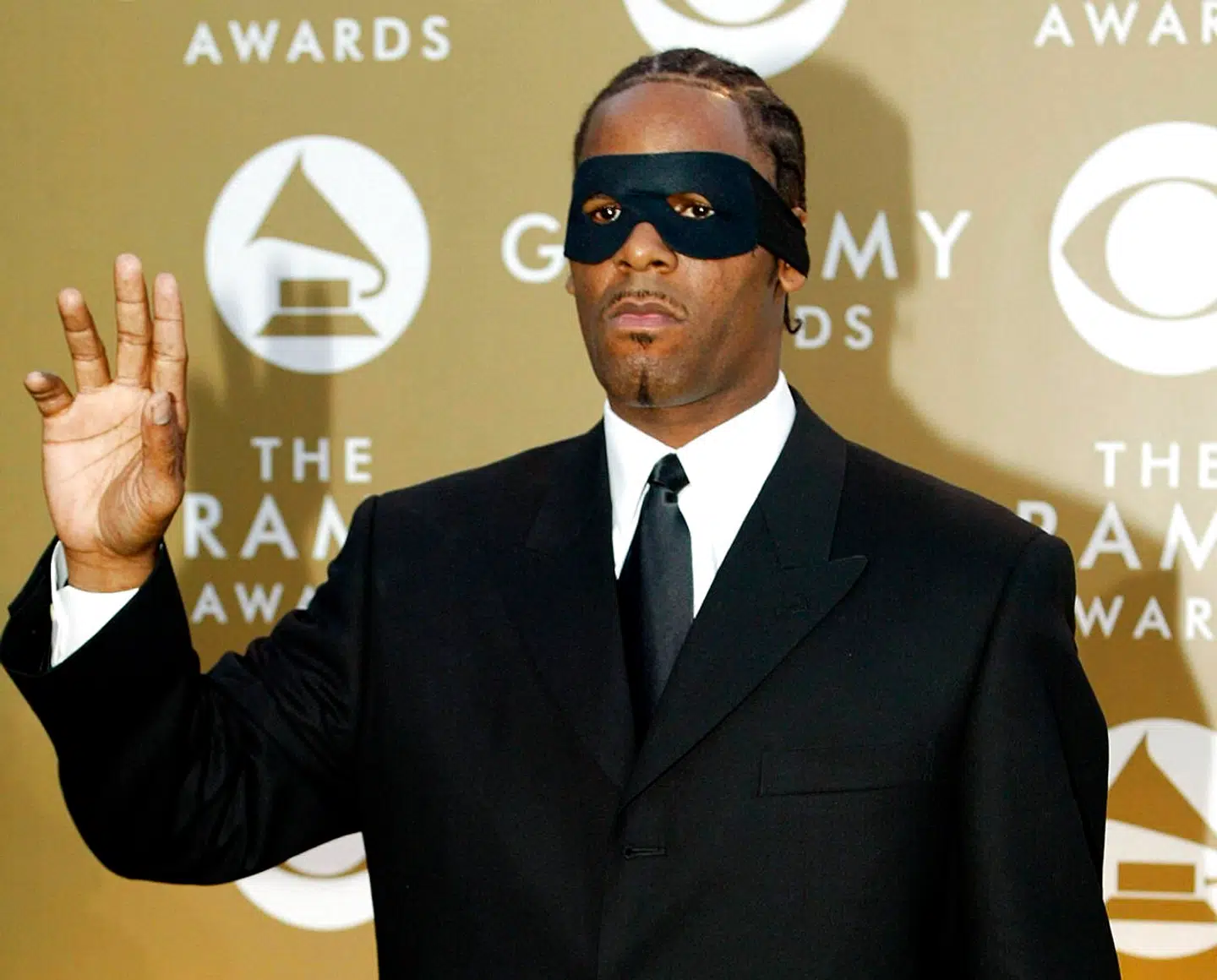 R Kelly har aldrig lagt skjul på sinsmag for seksuel dominans. Her ankommer han til Grammy-fest i 2004.
