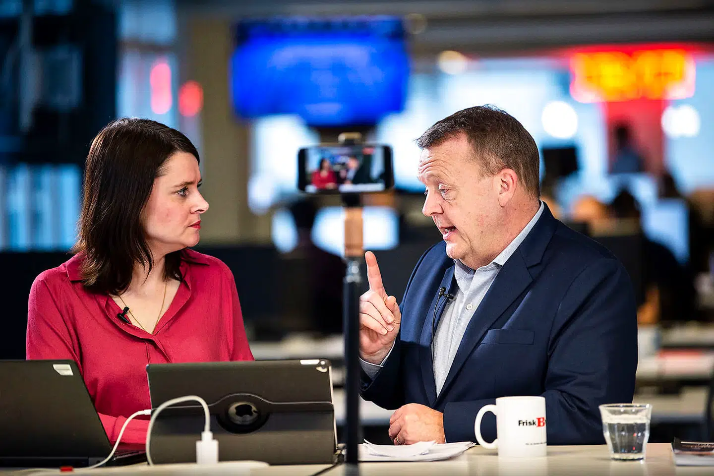 Lars Løkke Rasmussen besøger B.T. til et Facebook-arrangement. Han møder blandt andre Michael Dyrby og Sanne Fahnøe.