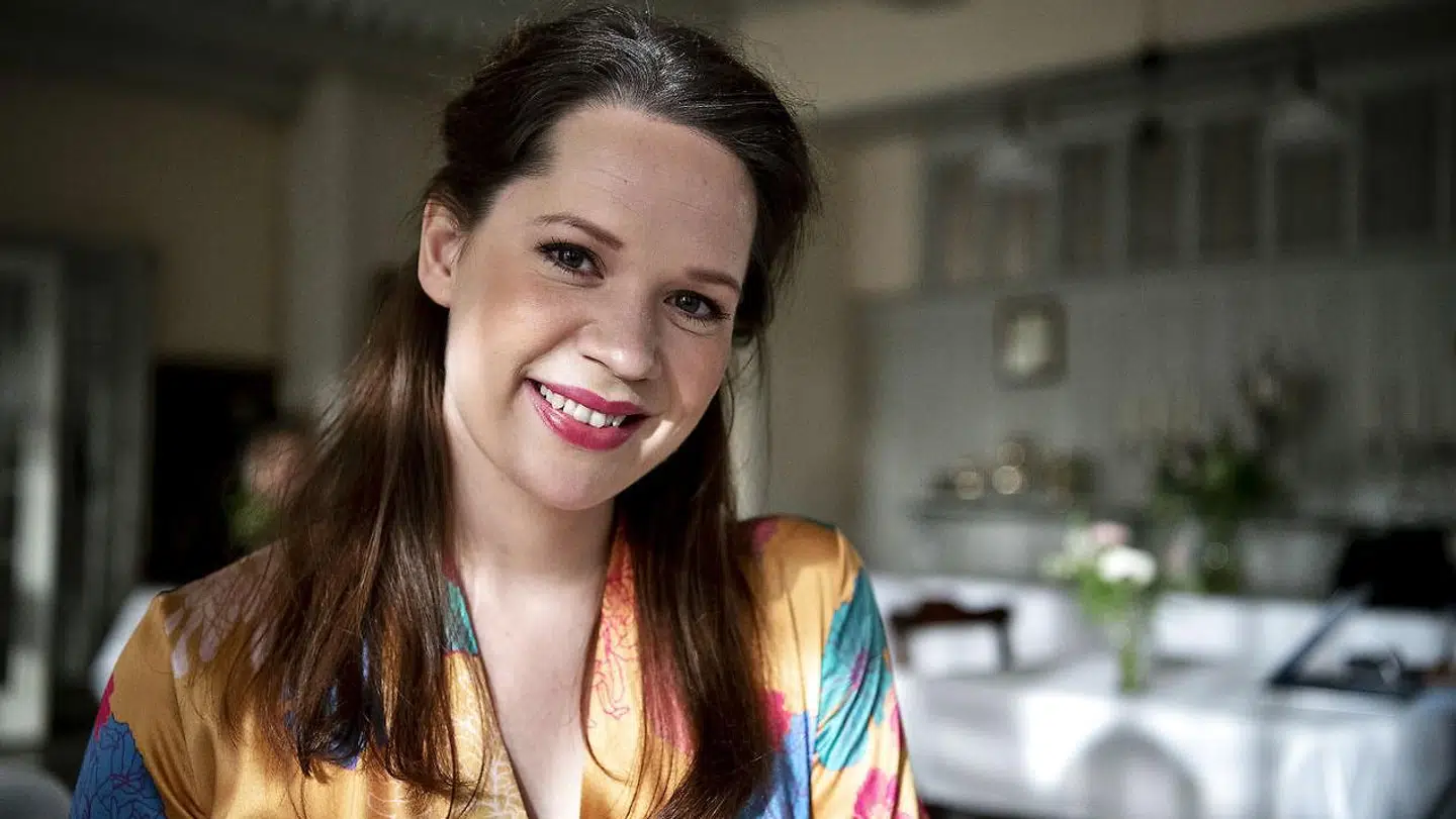 Amalie Dollerup til pressemøde for sjette sæson af Badehotellet.