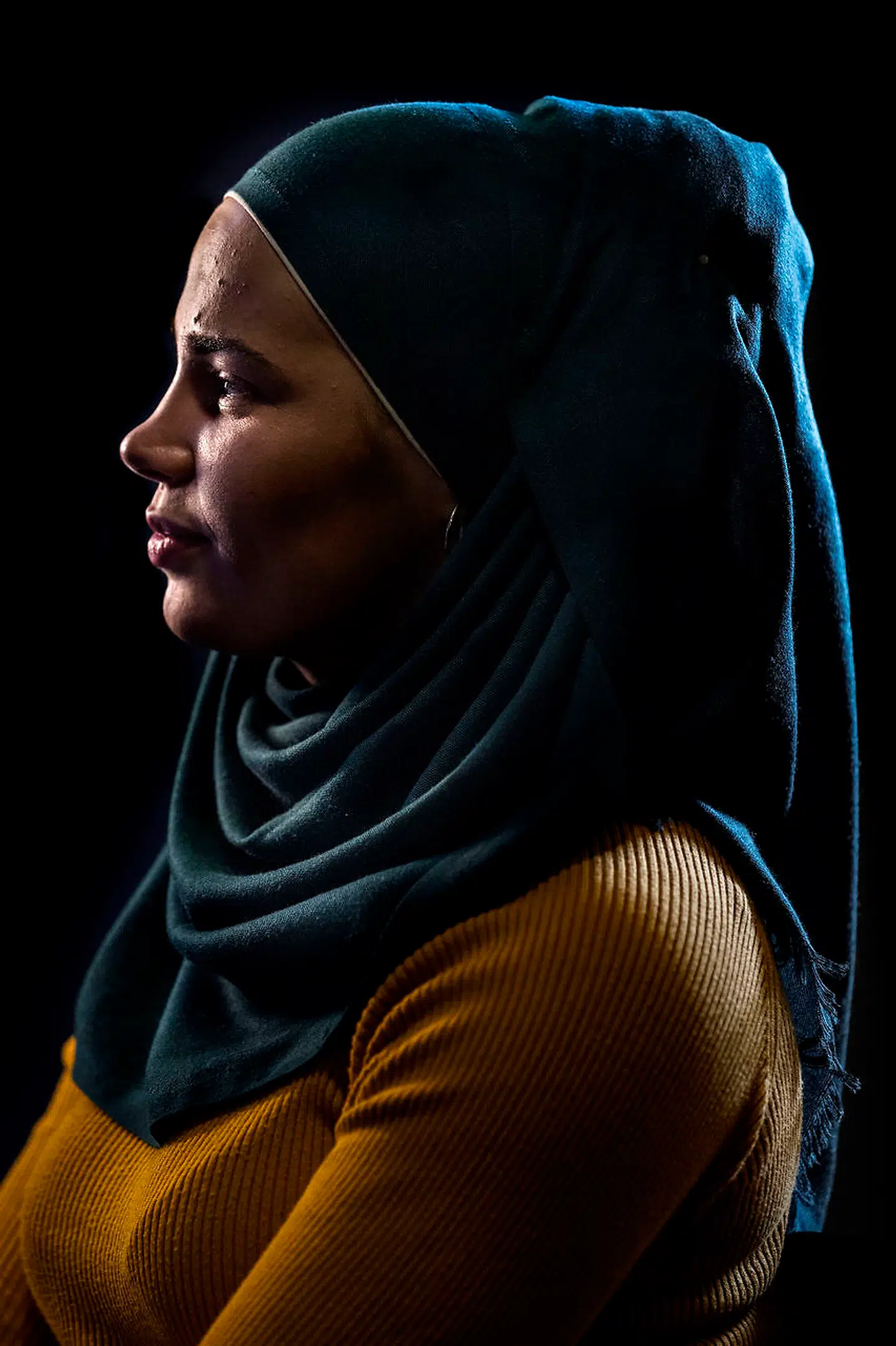 Iman Meskini, bedre kendt som Sana fra SKAM, har skrevet bogen #Minhistorieminmening, der handler om muslimske kvinders forhold til deres hijab.