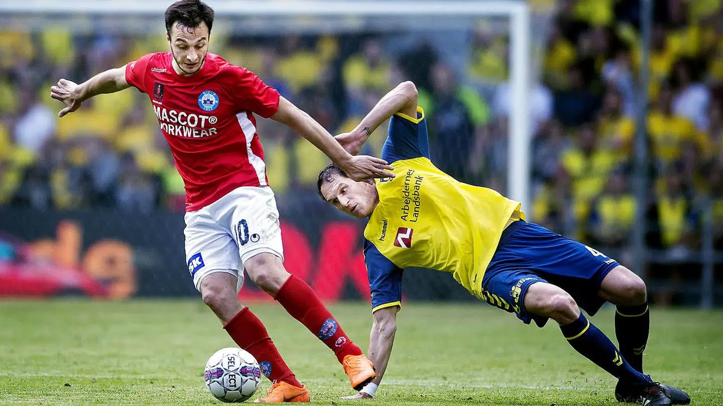 Davit Skhirtladze (tv.) og resten af Silkeborg-mandskabet spillede i foråret sidste år pokalfinale mod Brøndby IF.