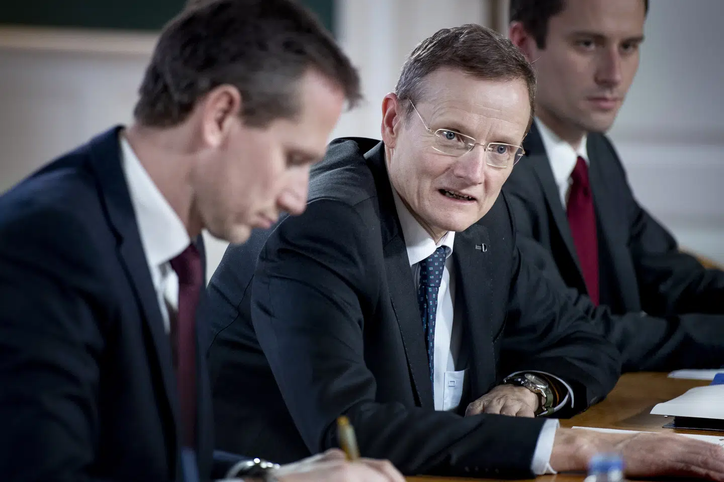 Finansminister Kristian Jensen (V) fik tirsdag OECD's ord for, at dansk økonomi er i fin form. Men organisationen mener, at regeringen har valgt en dyr måde at få Danmarks CO2-udledning ned på. Liselotte Sabroe/Ritzau Scanpix