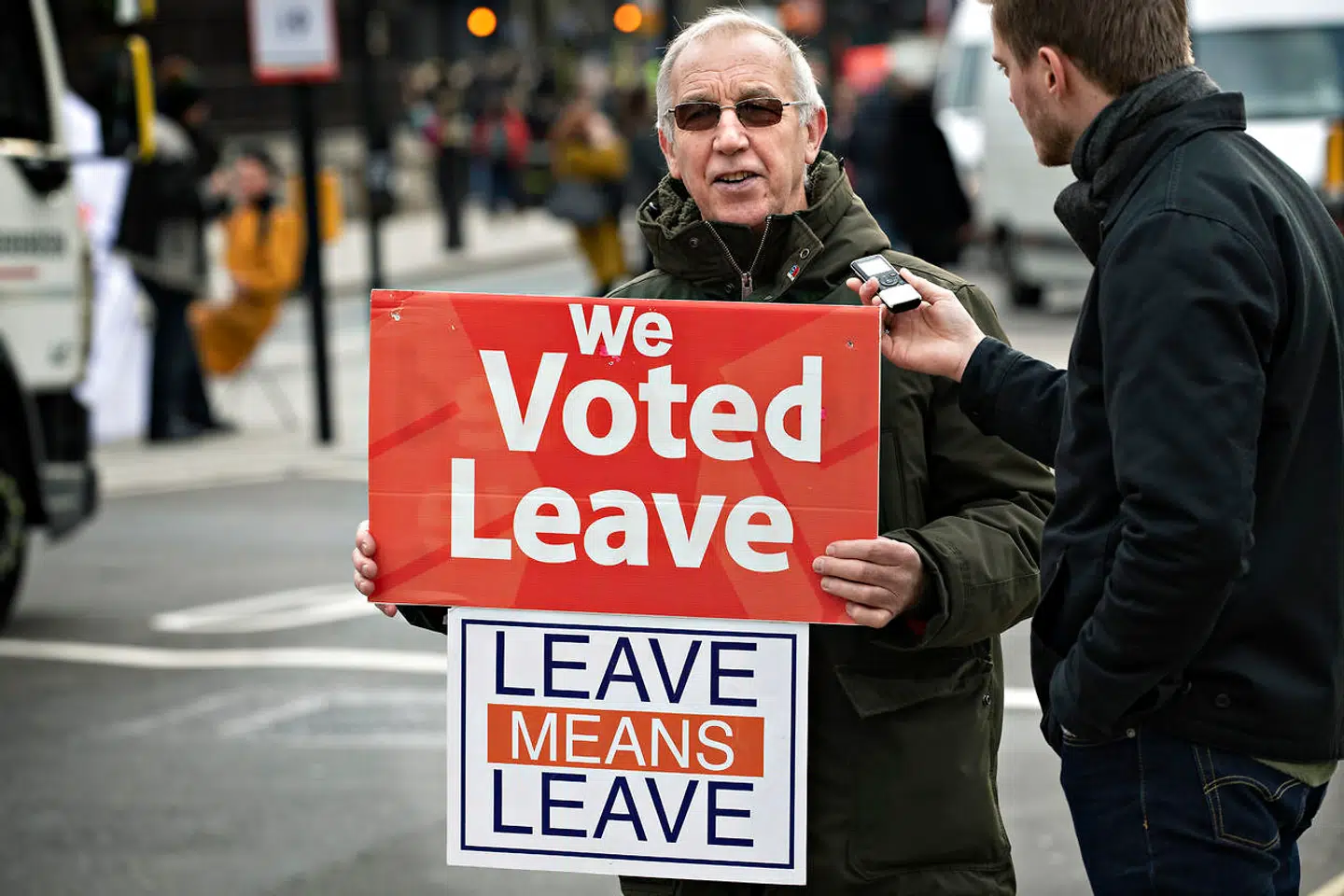 George Cowy har i de sidste tre uger stået hveranden dag foran parlamentet og demonstreret for Brexit.